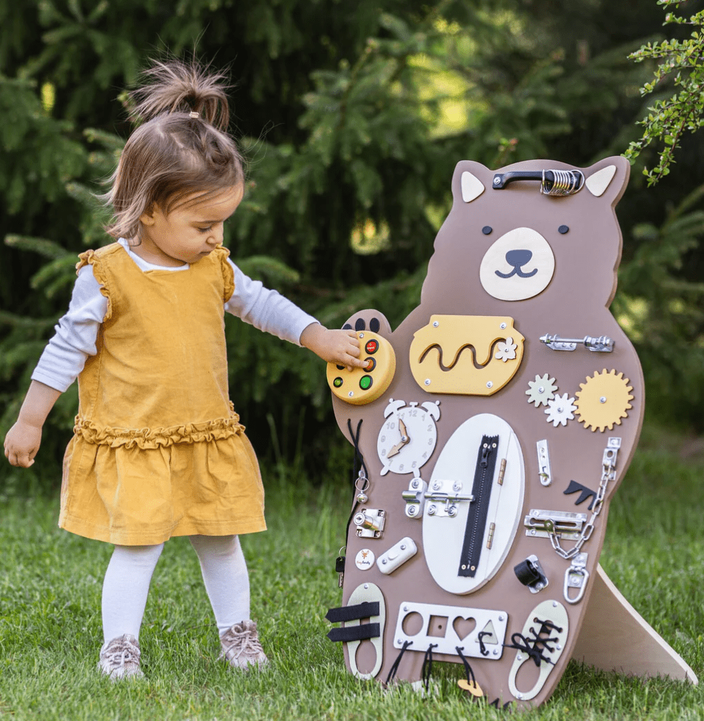 Busy Boards ou Planches sensorielles : qu'est ce que c'est ? - myplayground