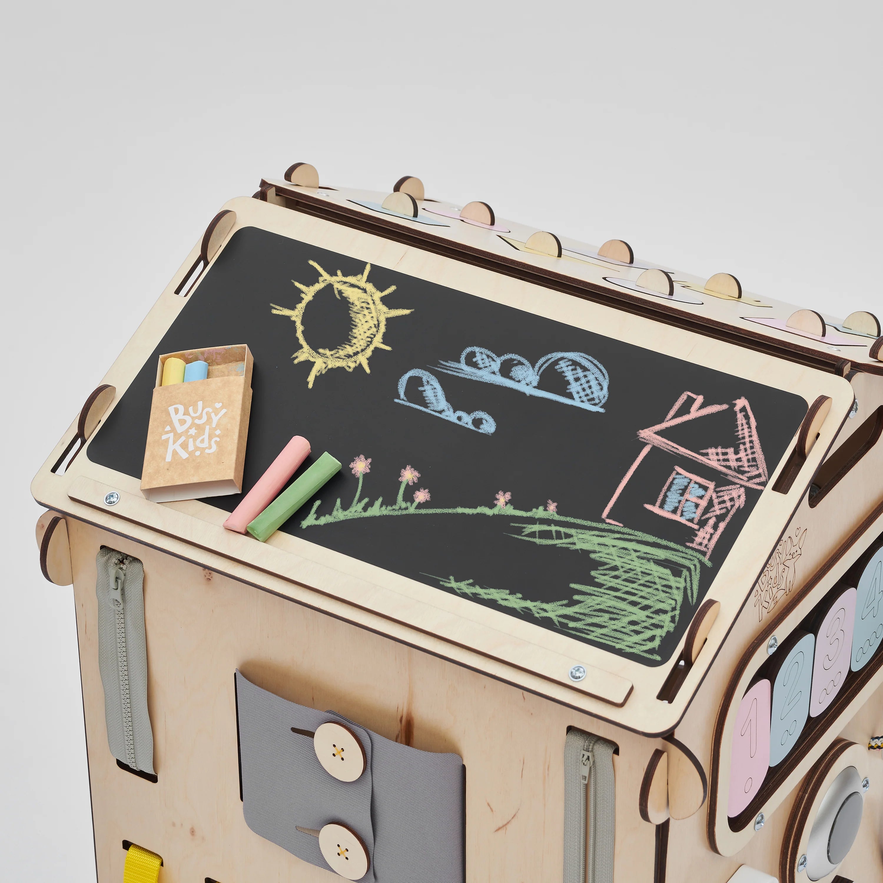 BusyKids - Maisonnette Éducative Couleurs Pastel Édition Limitée - Bois Natura - 12 à 18 mois BusyKids BusyKids - Maisonnette Éducative Couleurs Pastel Édition Limitée - Bois Natura - 12 à 18 mois myplayground