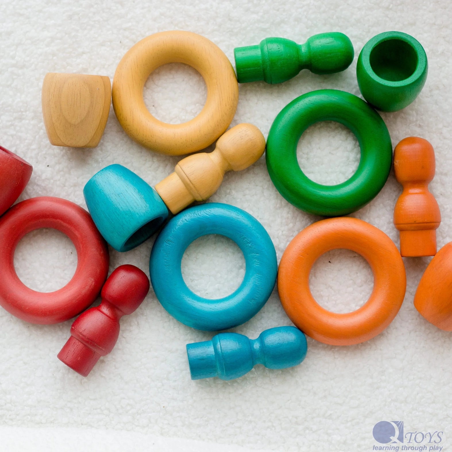 Tasses et bagues Rainbow People QToys USA Tasses et bagues Rainbow People myplayground