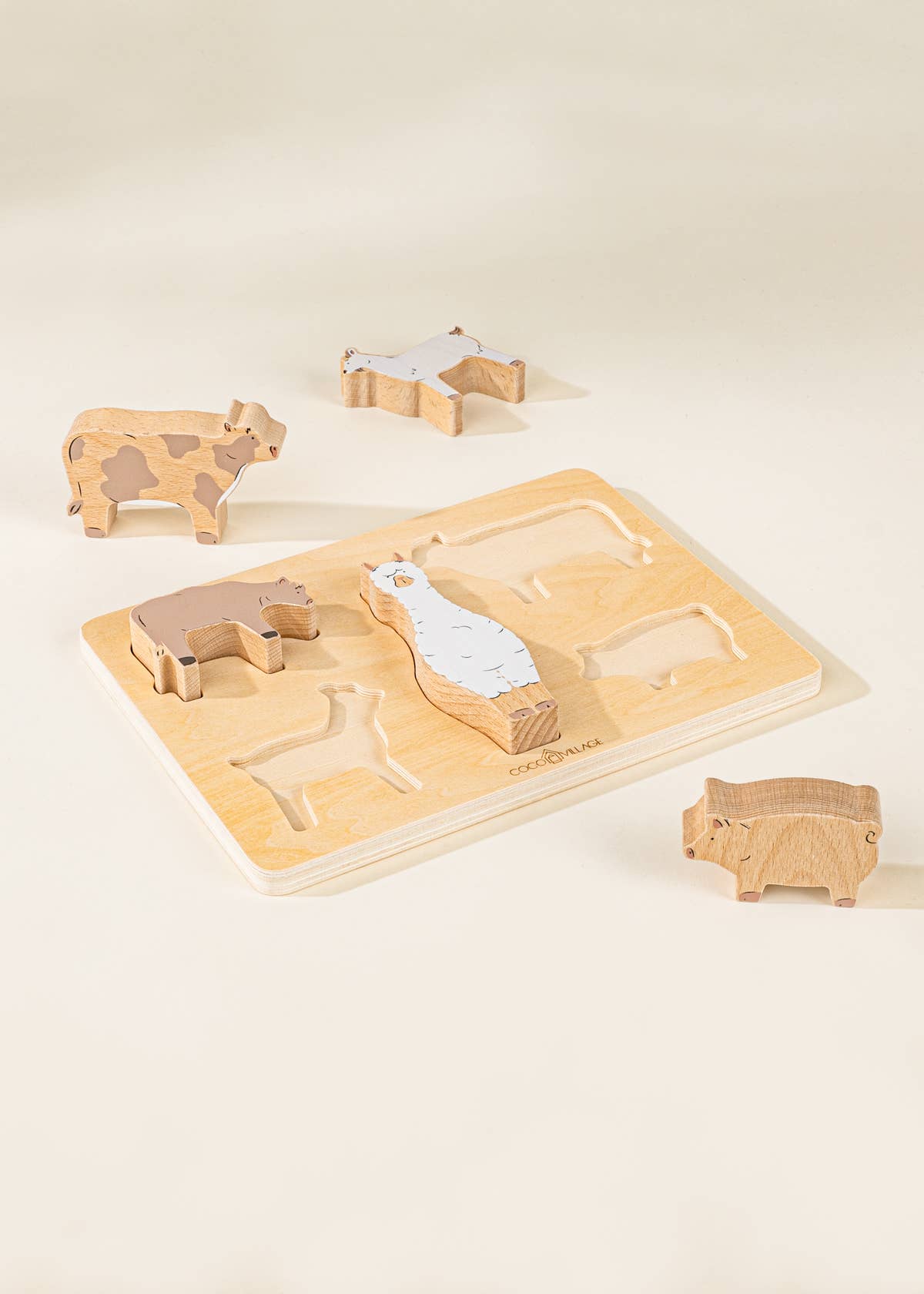 Ensemble de 5 animaux de grange sur assiette en bois Coco Village Ensemble de 5 animaux de grange sur assiette en bois myplayground