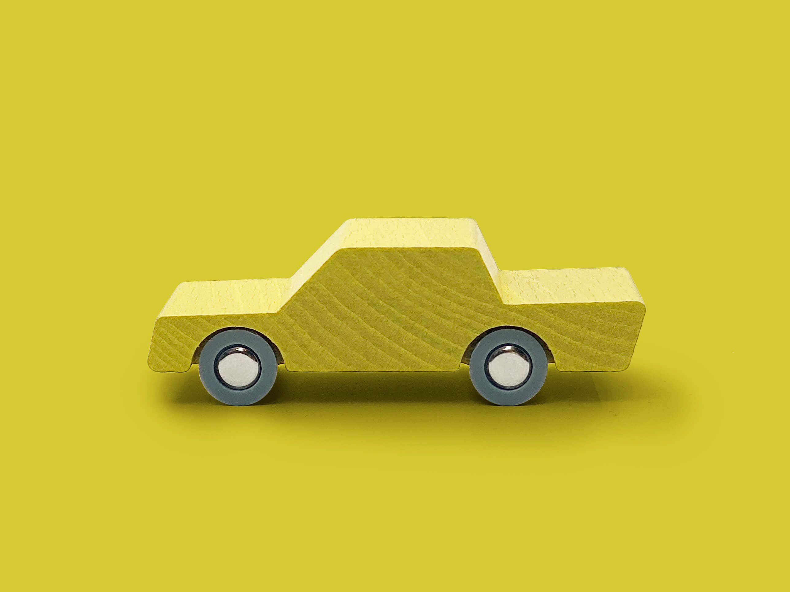 Petite voiture en bois, va-et-vient, jaune Waytoplay Toys - The Netherlands Petite voiture en bois, va-et-vient, jaune myplayground