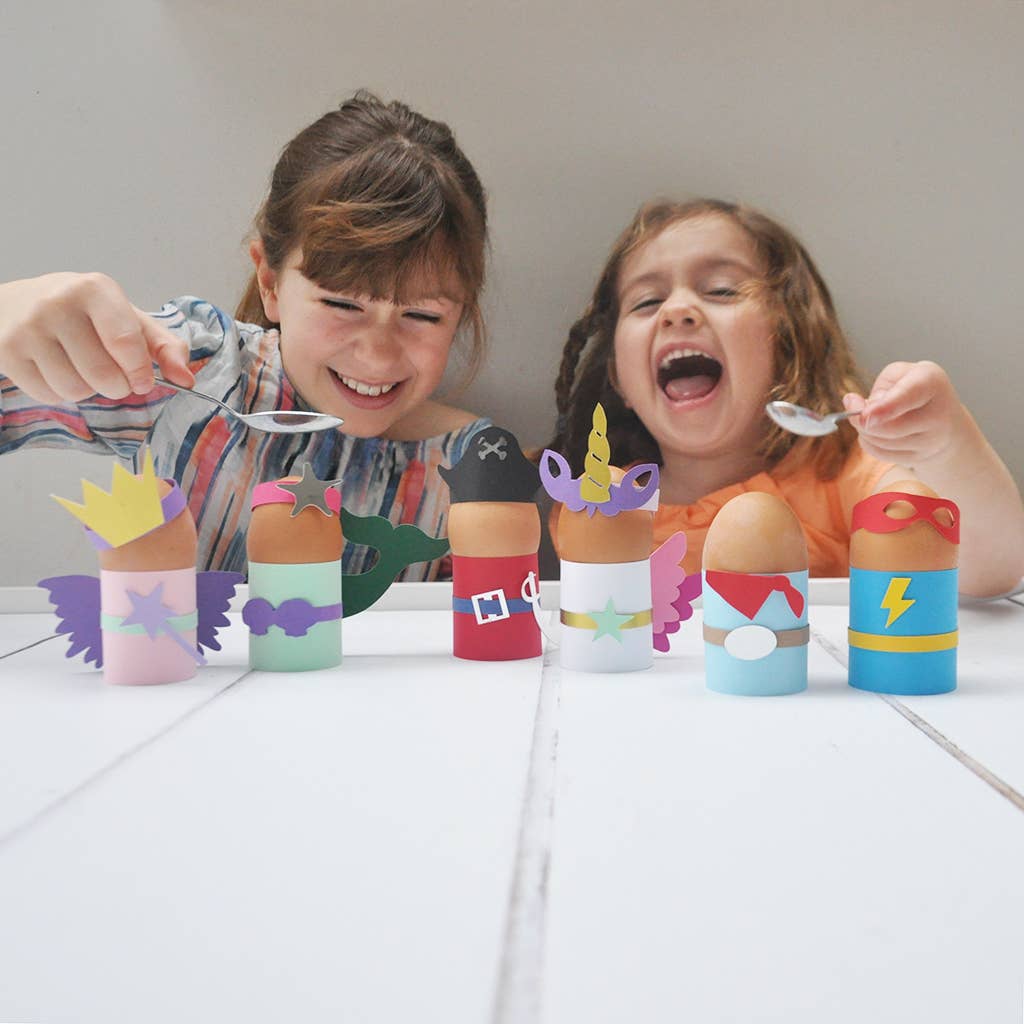Boîte d'activités avec personnages en forme de coquetier de Pâques Cotton Twist Boîte d'activités avec personnages en forme de coquetier de Pâques myplayground