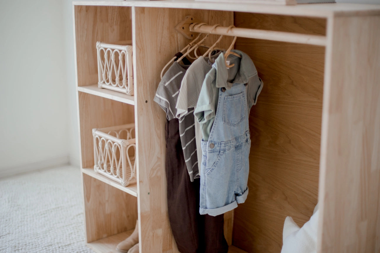 Armoire Inspirée de Montessori - Jeu Éducatif QToys USA Armoire Inspirée de Montessori - Jeu Éducatif myplayground