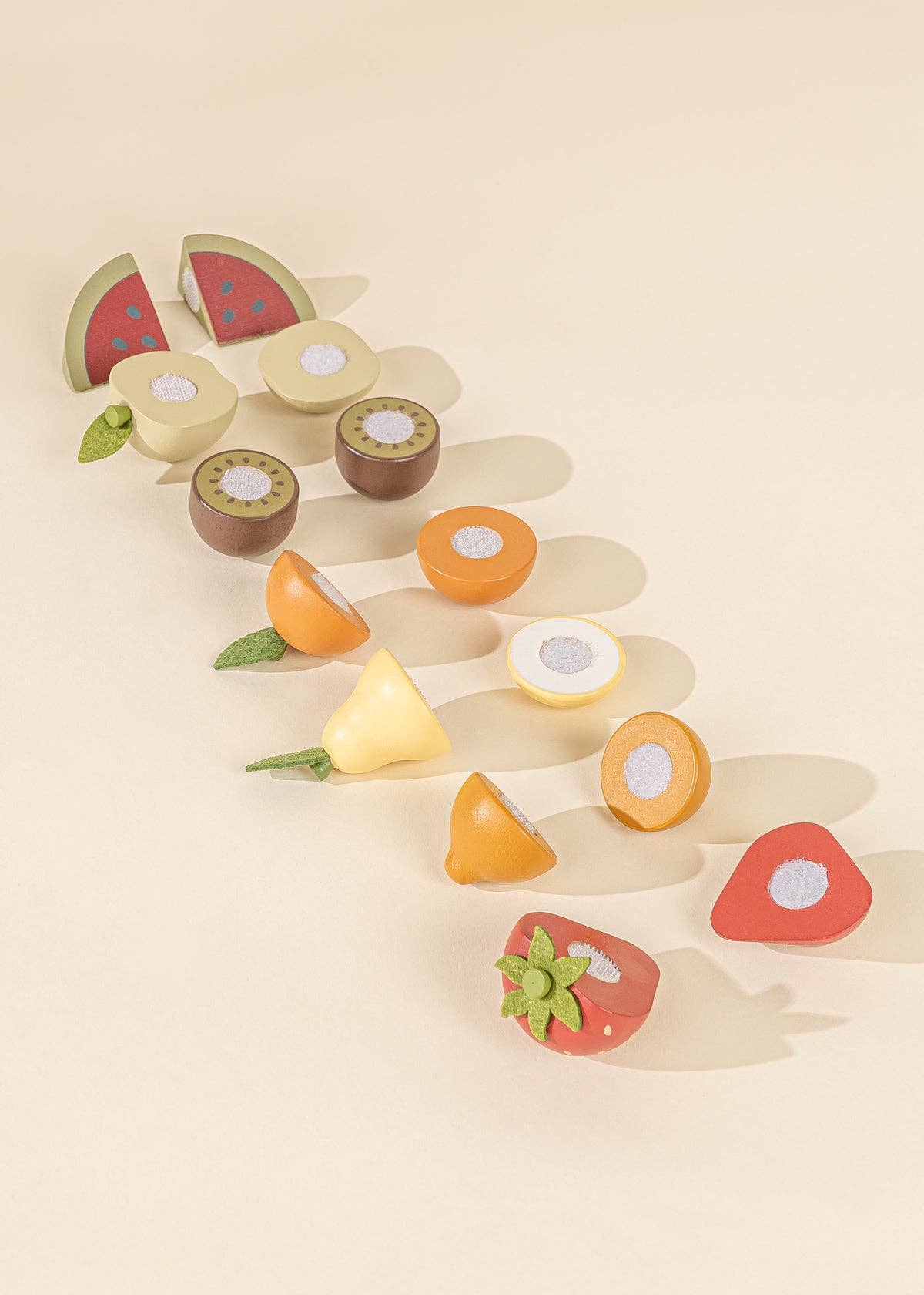 Ensemble de jeu de fruits en bois Coco Village Ensemble de jeu de fruits en bois myplayground