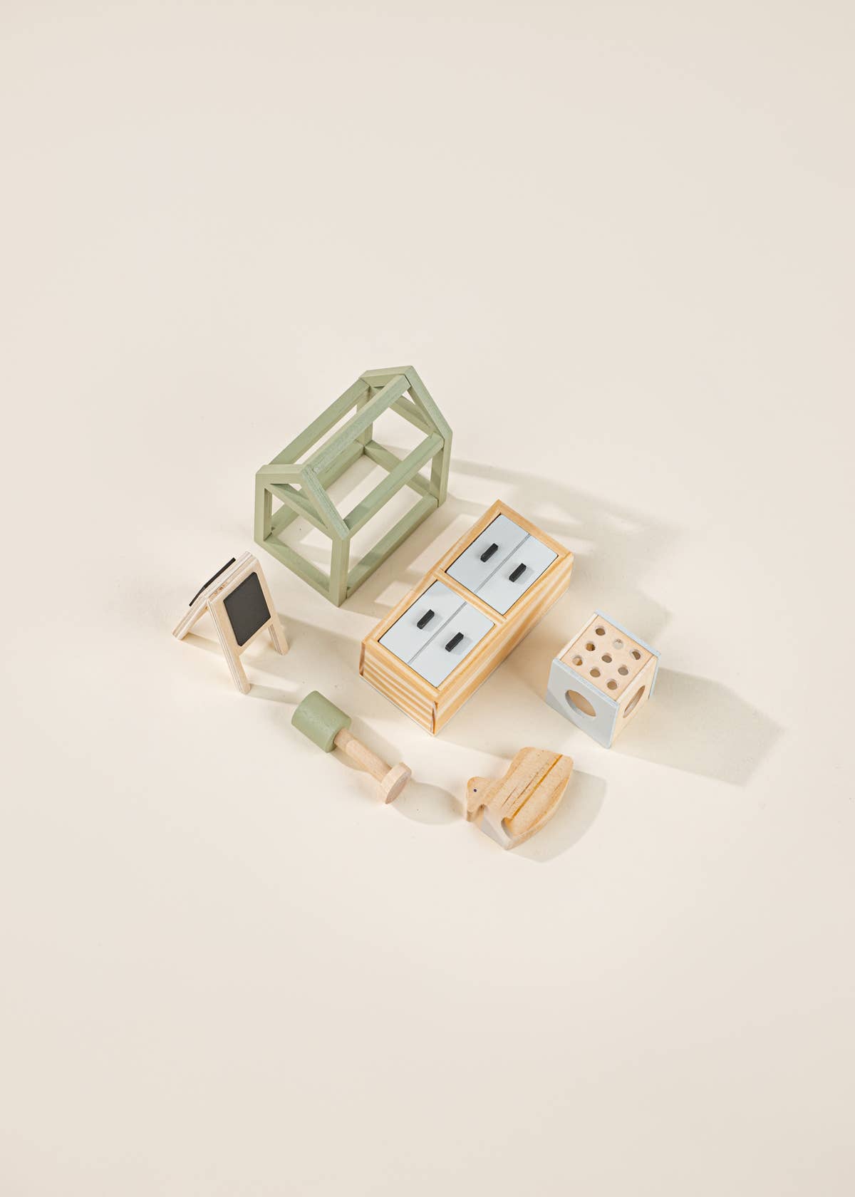 Meubles et accessoires de chambre d'enfant en bois pour maison de poupée (7 pièces) Coco Village Meubles et accessoires de chambre d'enfant en bois pour maison de poupée (7 pièces) myplayground