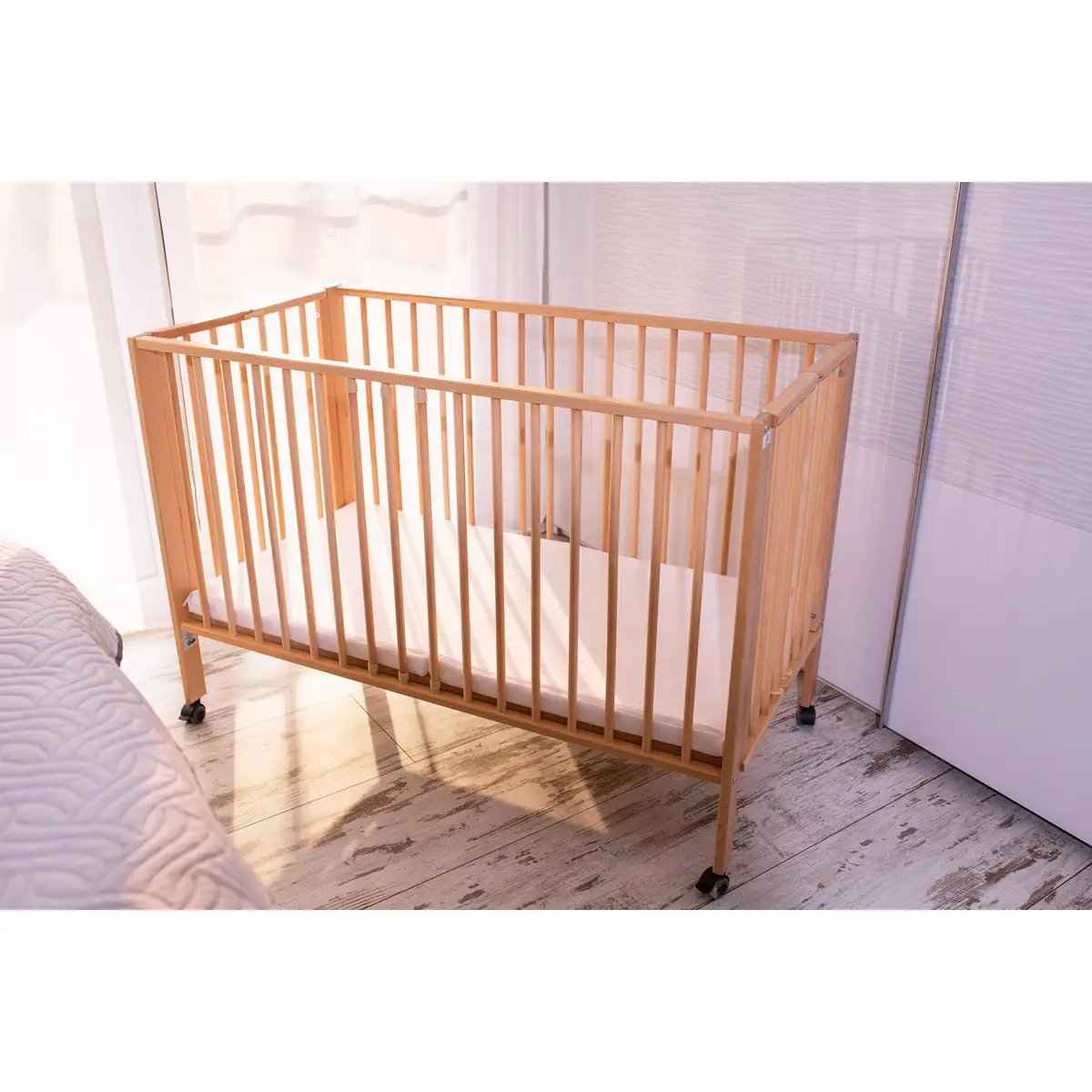 Lit de voyage pliant en hêtre naturel, 120x60 cm – tiSsi – vue 4
