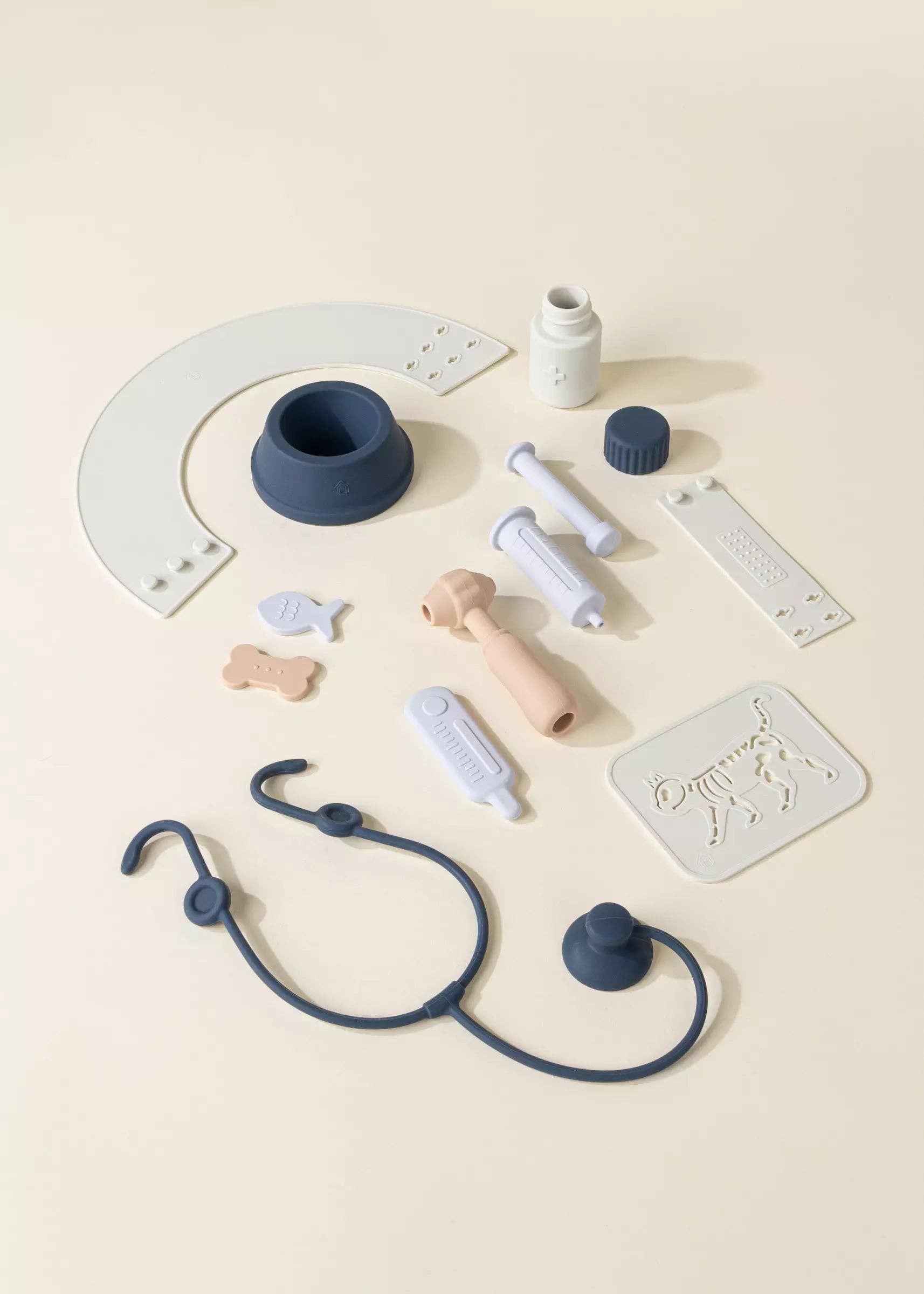 Set de jeu vétérinaire en silicone Coco Village Set de jeu vétérinaire en silicone myplayground