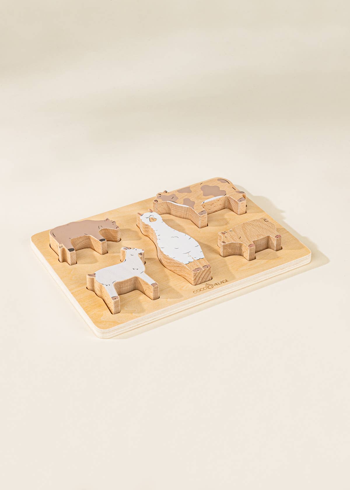 Ensemble de 5 animaux de grange sur assiette en bois Coco Village Ensemble de 5 animaux de grange sur assiette en bois myplayground