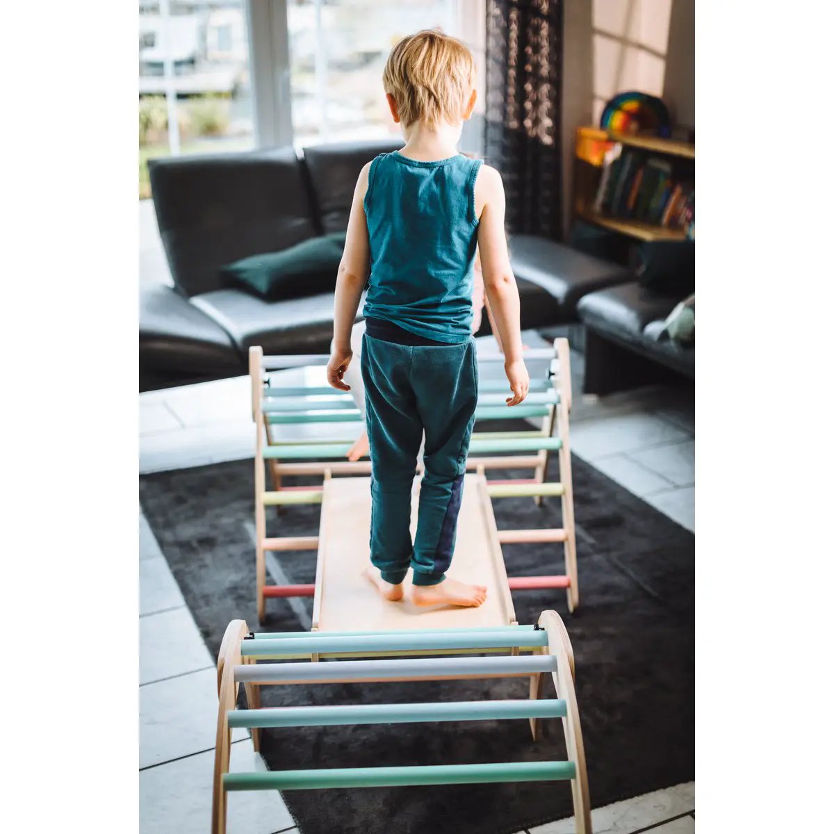Set d'escalade : triangle de Pikler, toboggan et arche – tiSsi – vue 4