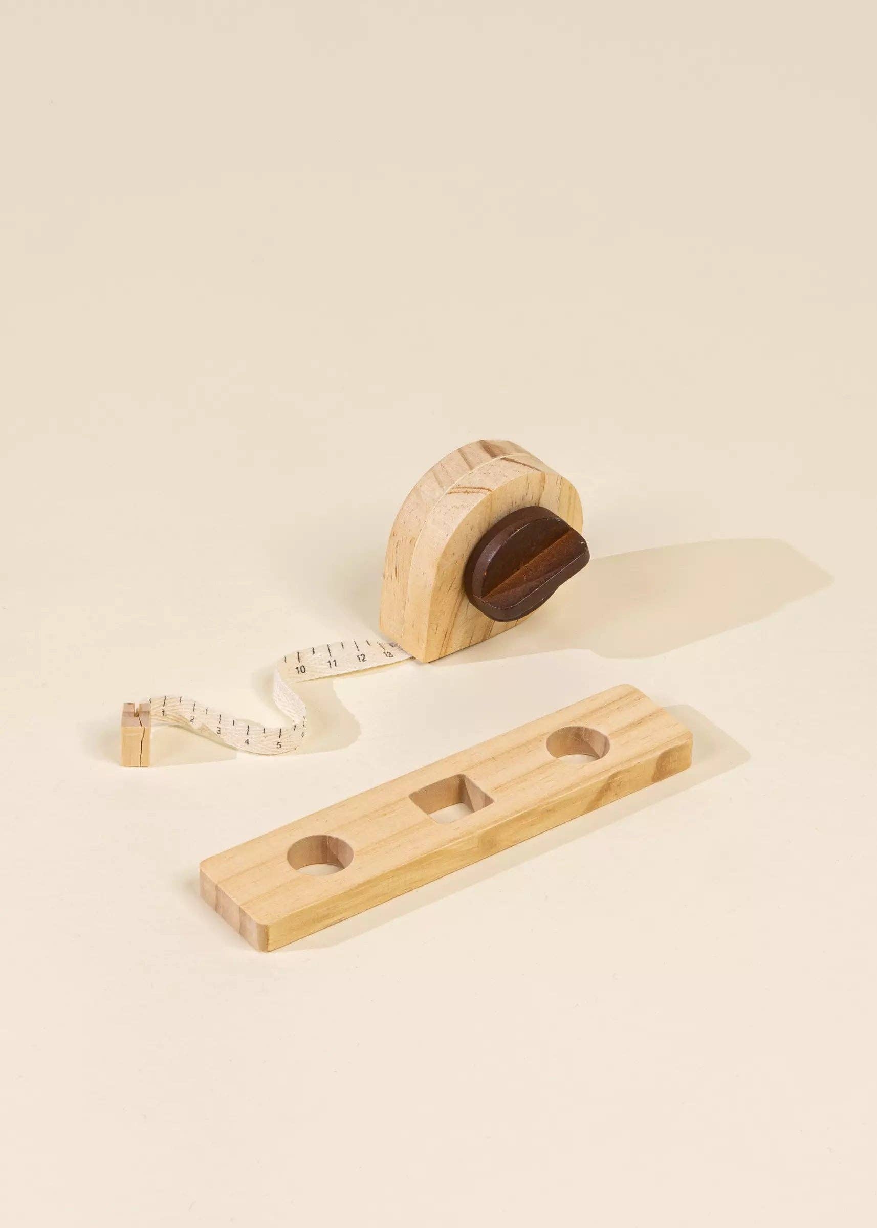Set de jeu d'outils en bois Coco Village Set de jeu d'outils en bois myplayground