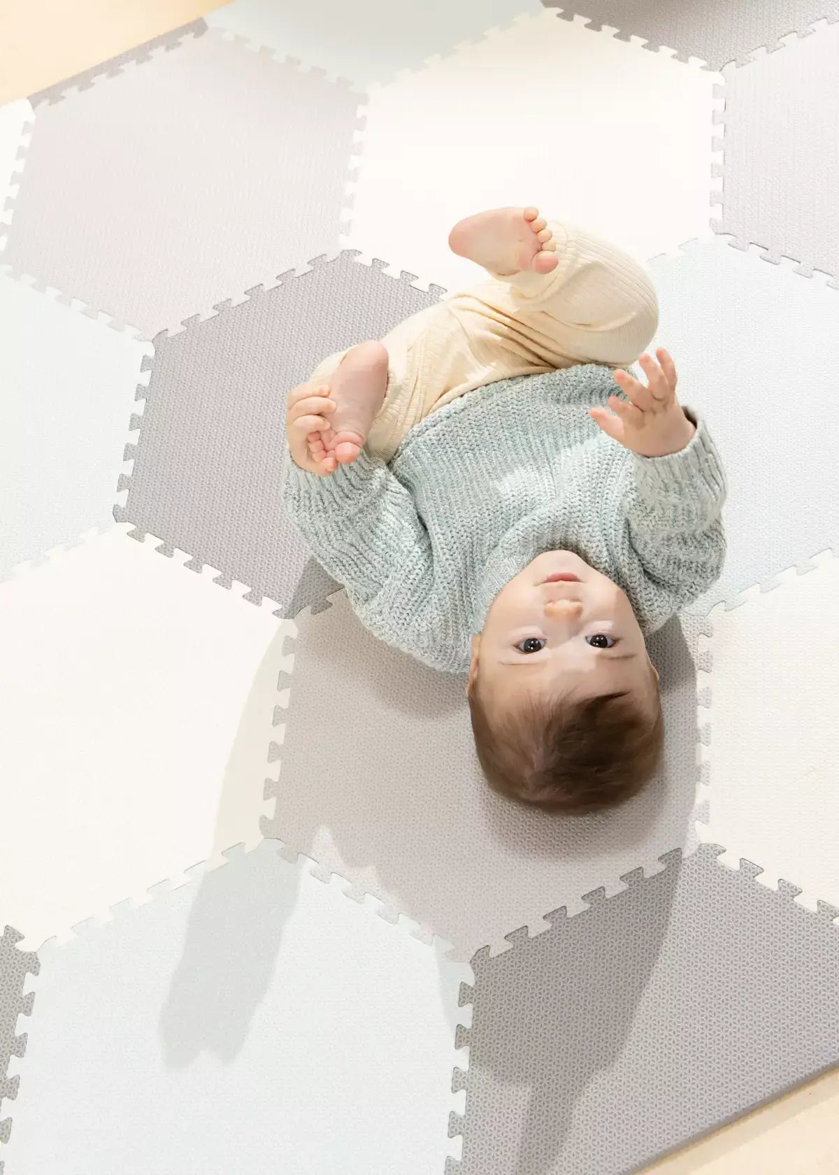 Tapis de jeu hexagonal, gris Coco Village Tapis de jeu hexagonal, gris myplayground