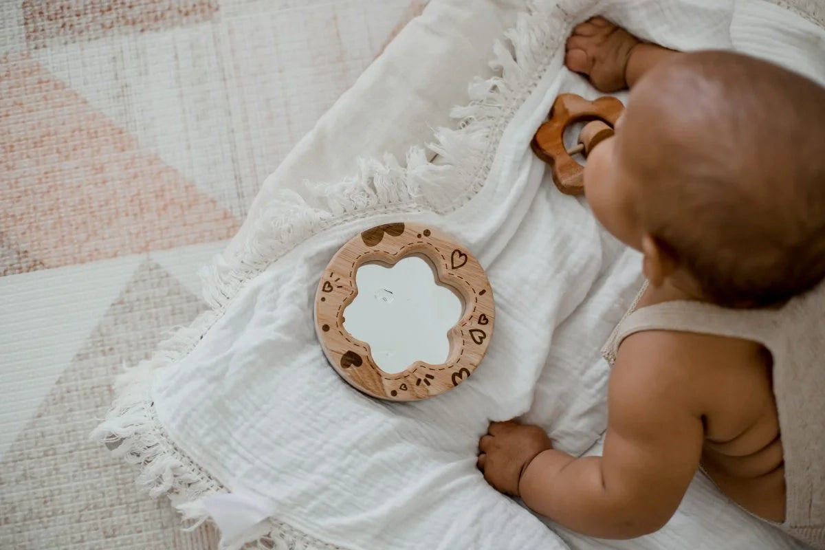 Ensemble hochet et miroir pour bébé pour la Saint-Valentin QToys USA myplayground