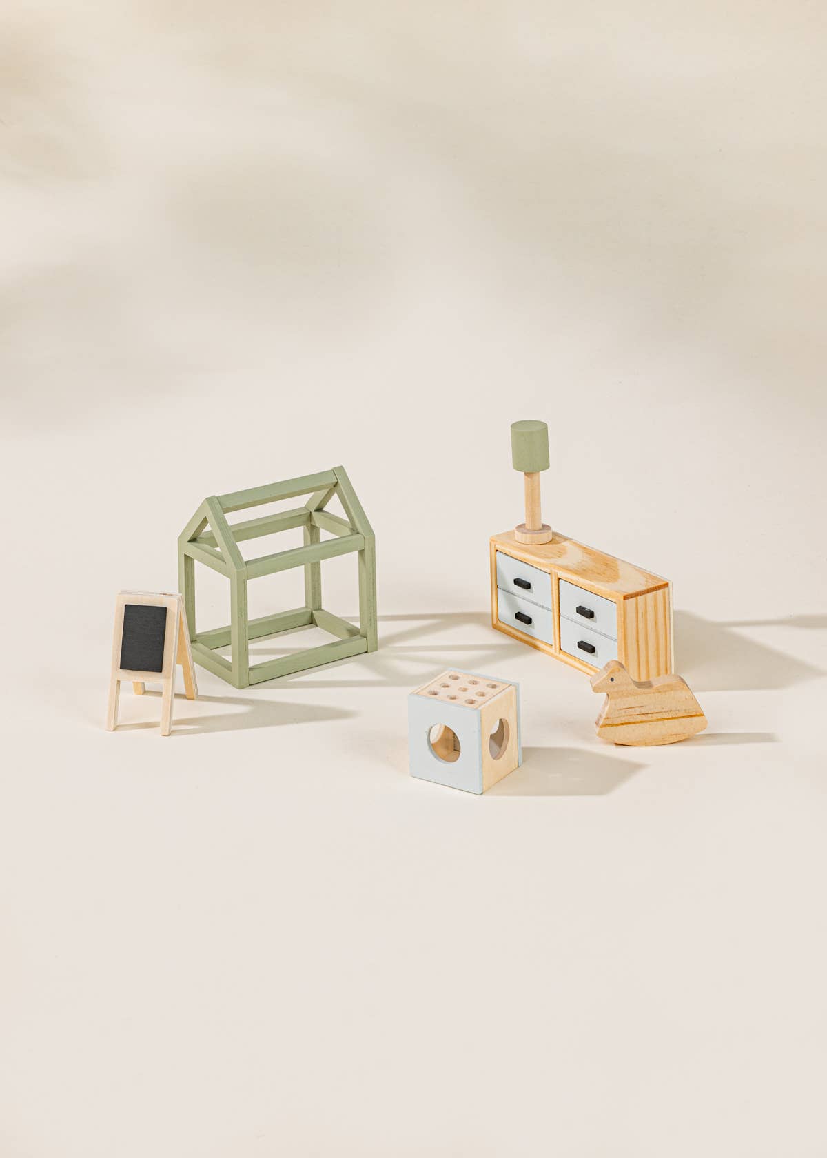 Meubles et accessoires de chambre d'enfant en bois pour maison de poupée (7 pièces) Coco Village Meubles et accessoires de chambre d'enfant en bois pour maison de poupée (7 pièces) myplayground