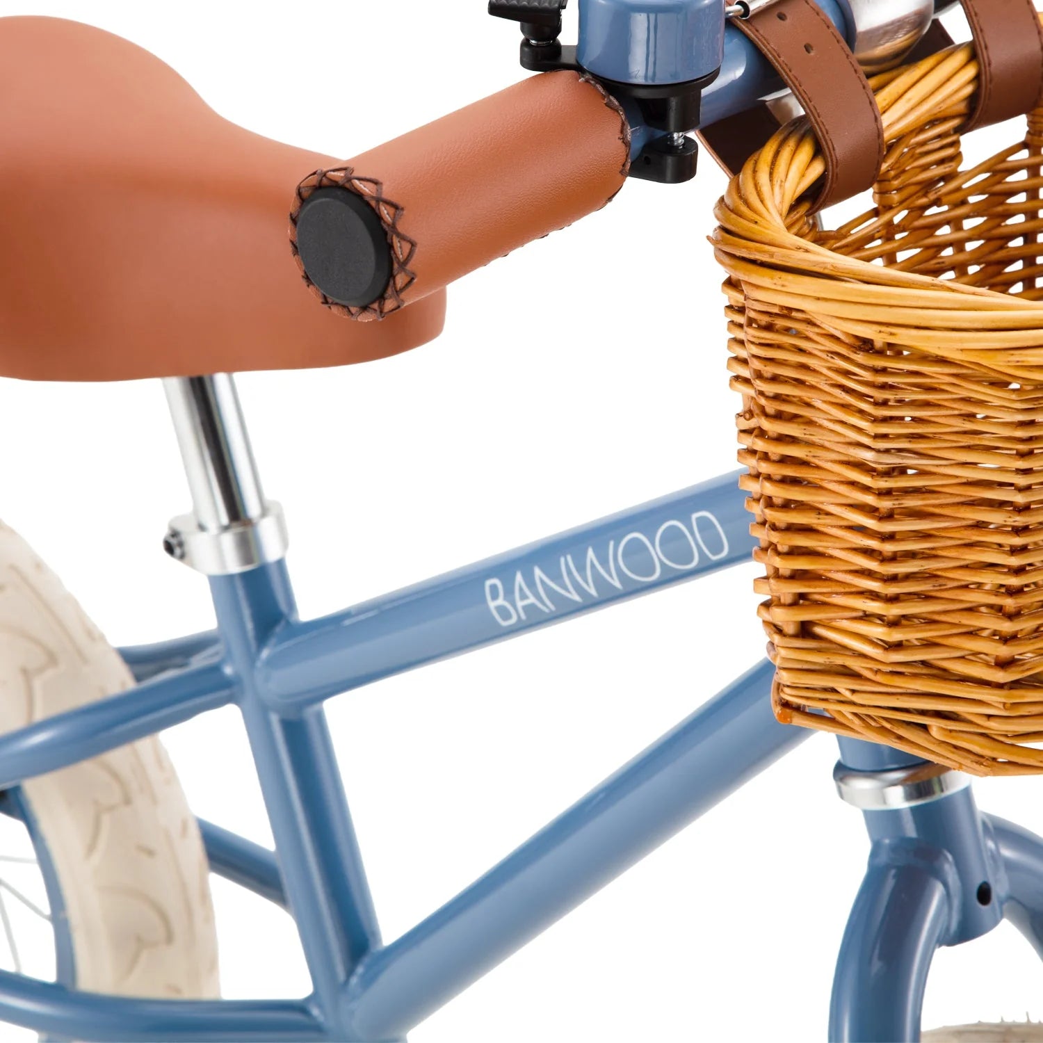 Draisienne Enfant Bleue avec Panier en Osier et Stabilisateurs - Banwood - Jeu de Motricité de 3 à 5 Ans