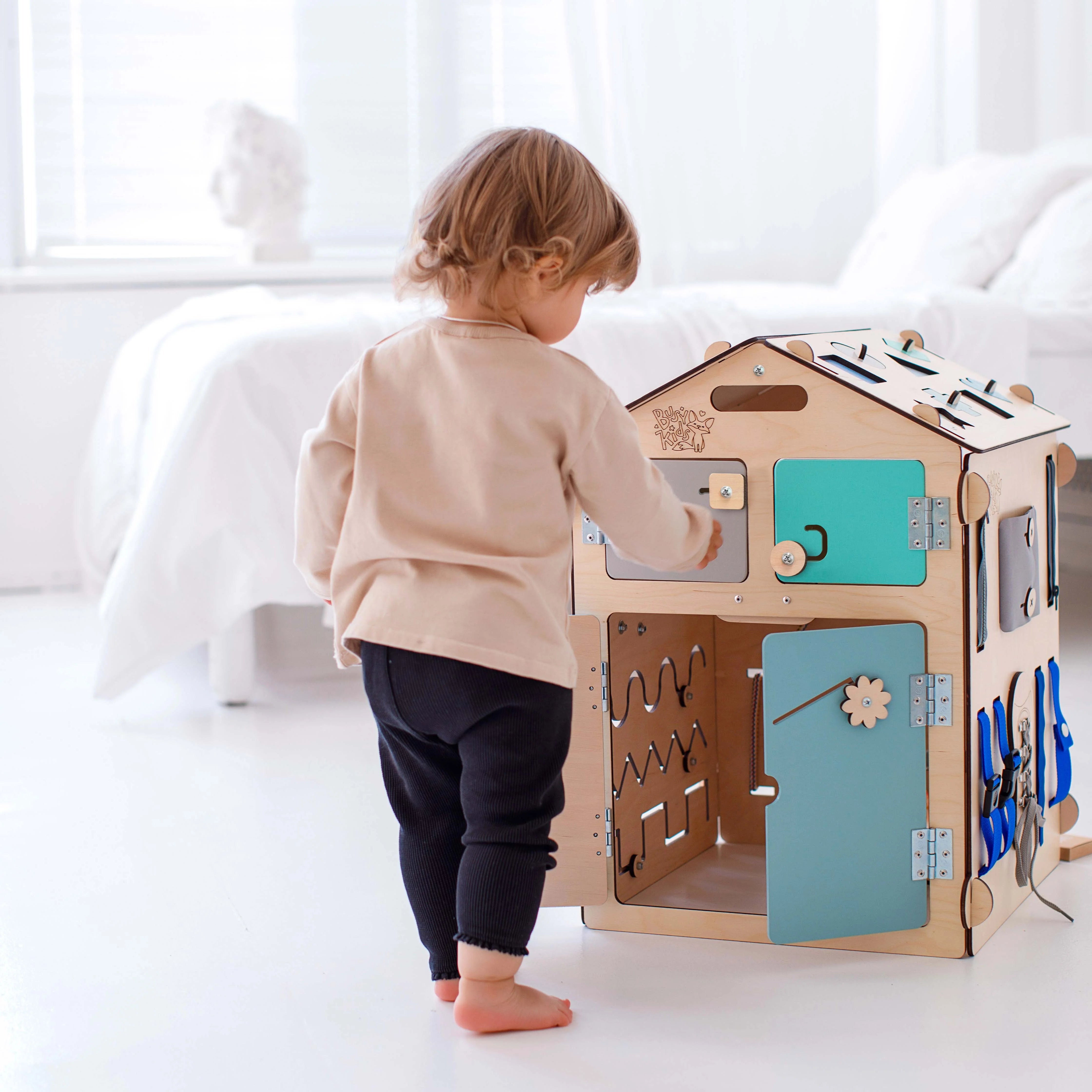 BusyKids - Maisonnette Éducative Couleurs Menthe Édition Limitée - Bois Natura - 12 à 18 mois BusyKids myplayground