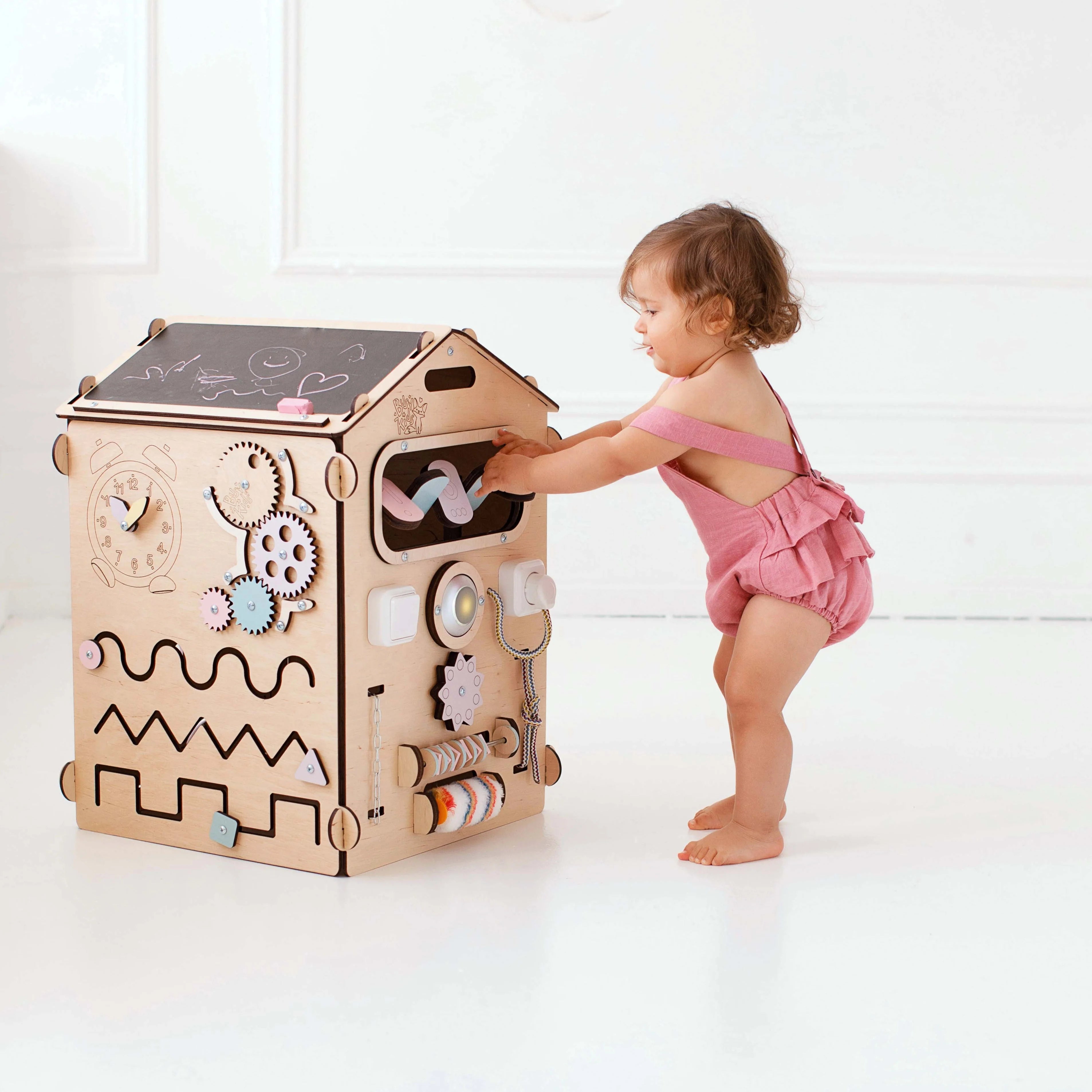 BusyKids - Maisonnette Éducative Couleurs Pastel Édition Limitée - Bois Natura - 12 à 18 mois BusyKids BusyKids - Maisonnette Éducative Couleurs Pastel Édition Limitée - Bois Natura - 12 à 18 mois myplayground