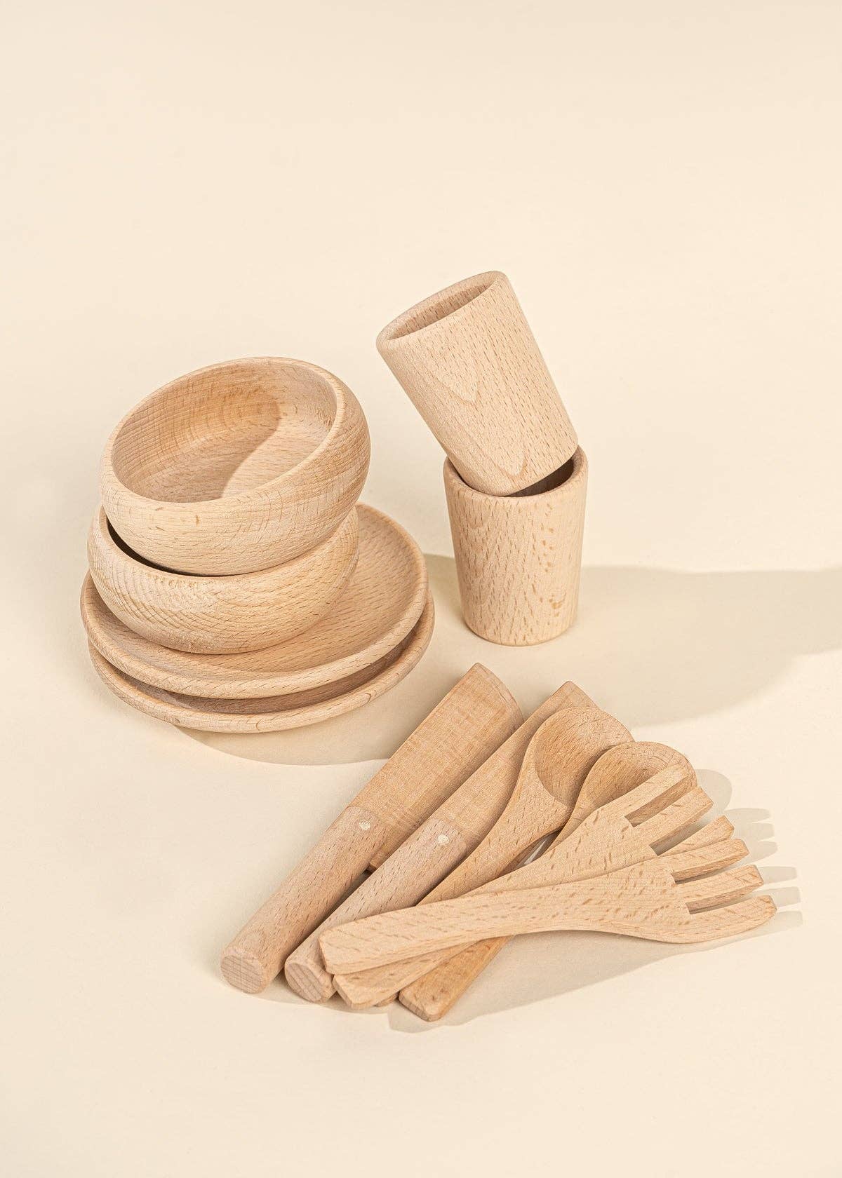 Ensemble de vaisselle en bois (12 pièces) Coco Village Ensemble de vaisselle en bois (12 pièces) myplayground