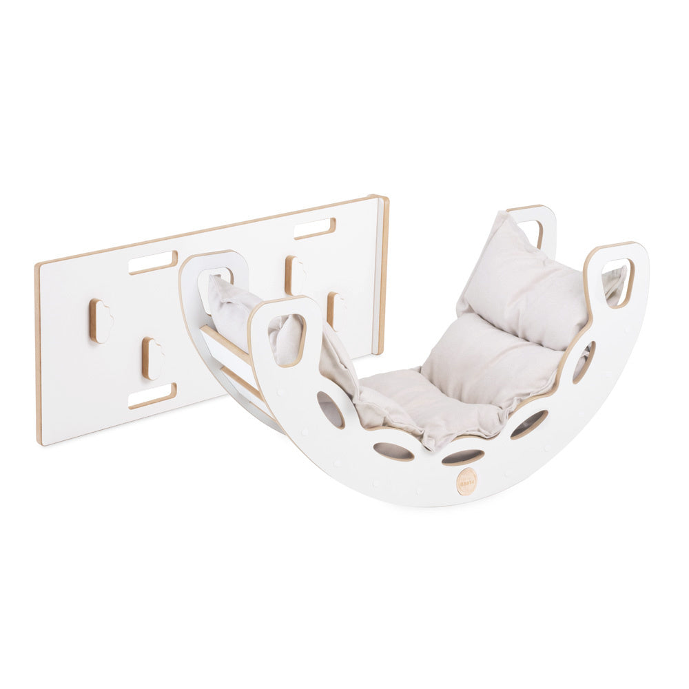 Bascule 4 en 1 - bois blanc, avec mur d’escalade, toboggan et coussin beige clair, motricité - Plush nest Misioo Misioo myplayground