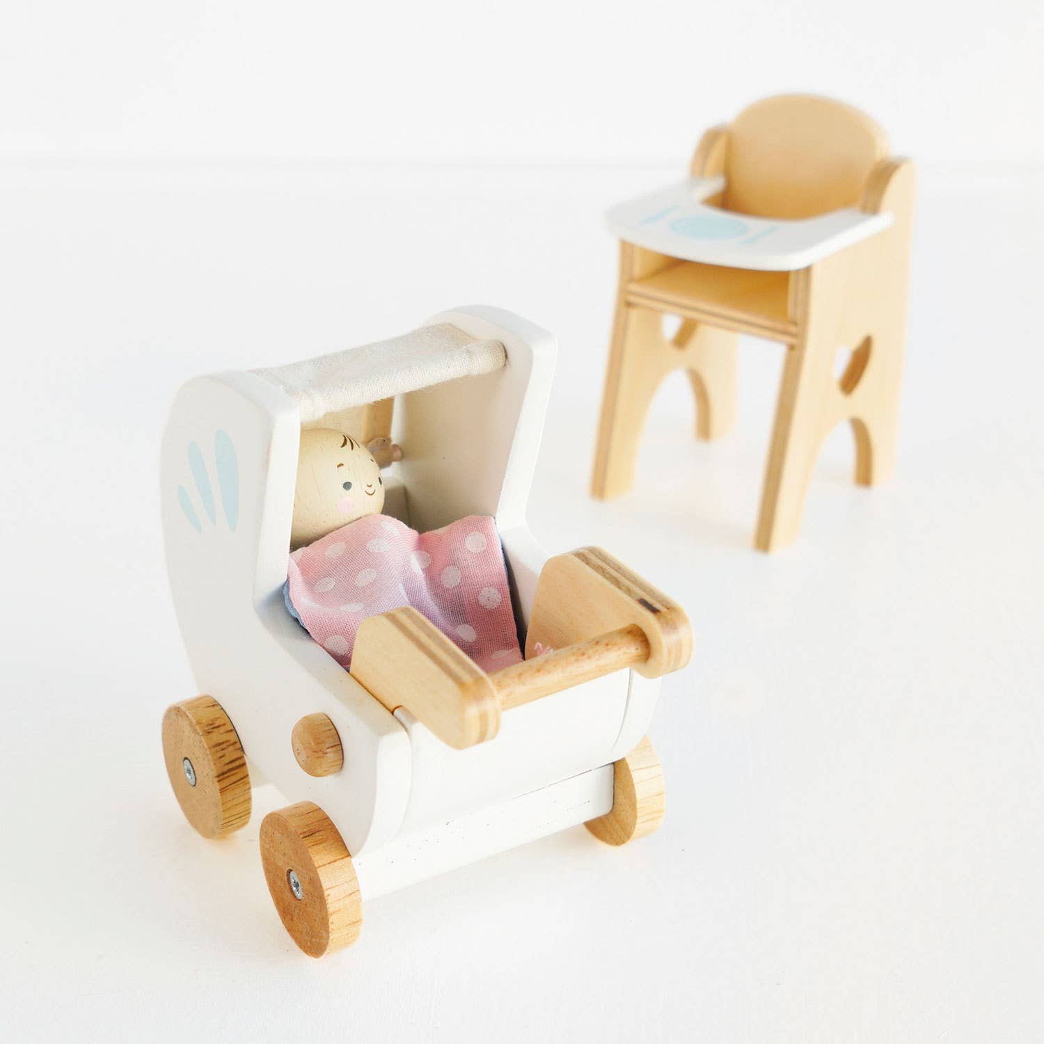 Enfant en bas âge avec équipement - Jeu éducatif enfant Le Toy Van myplayground