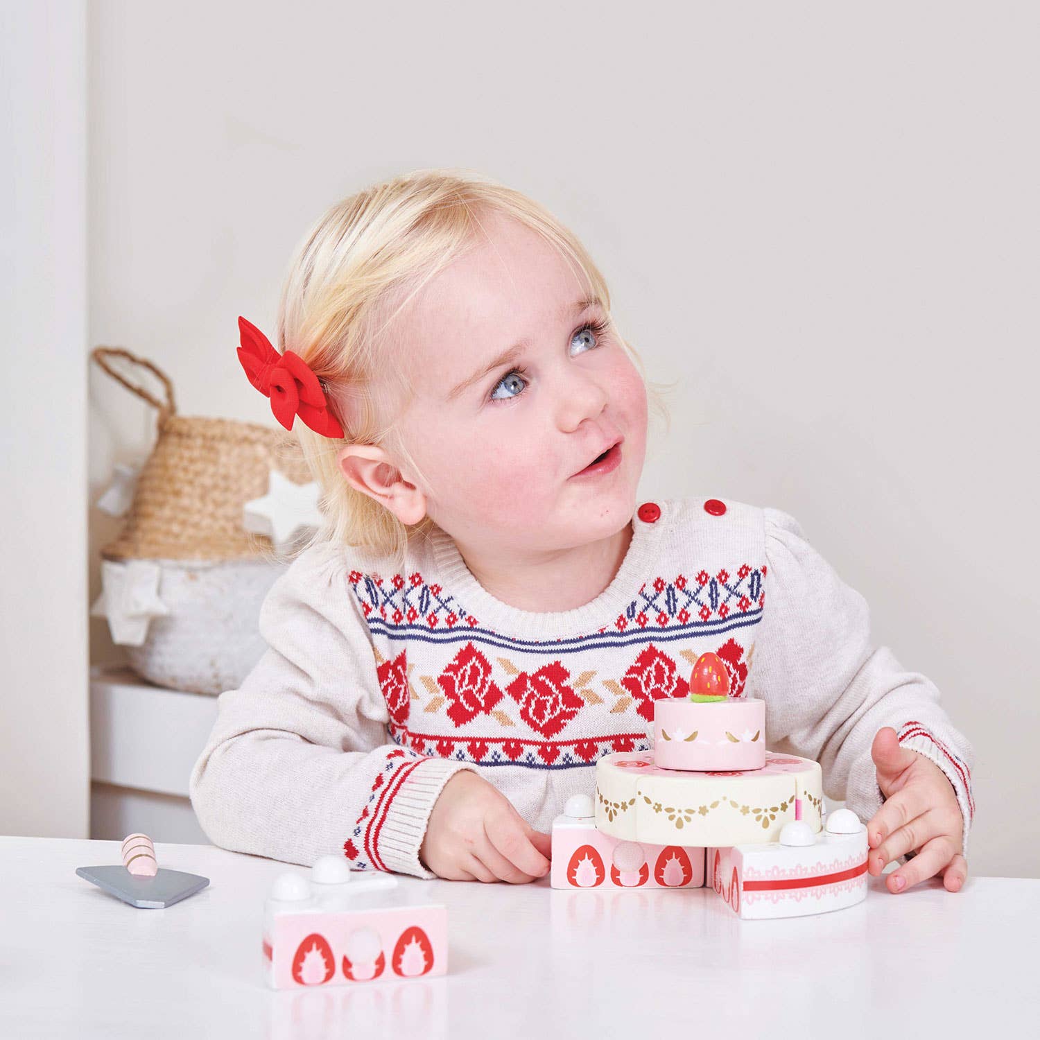 Gâteau de mariage aux fraises - Jeu sensoriel enfant Le Toy Van Gâteau de mariage aux fraises - Jeu sensoriel enfant myplayground