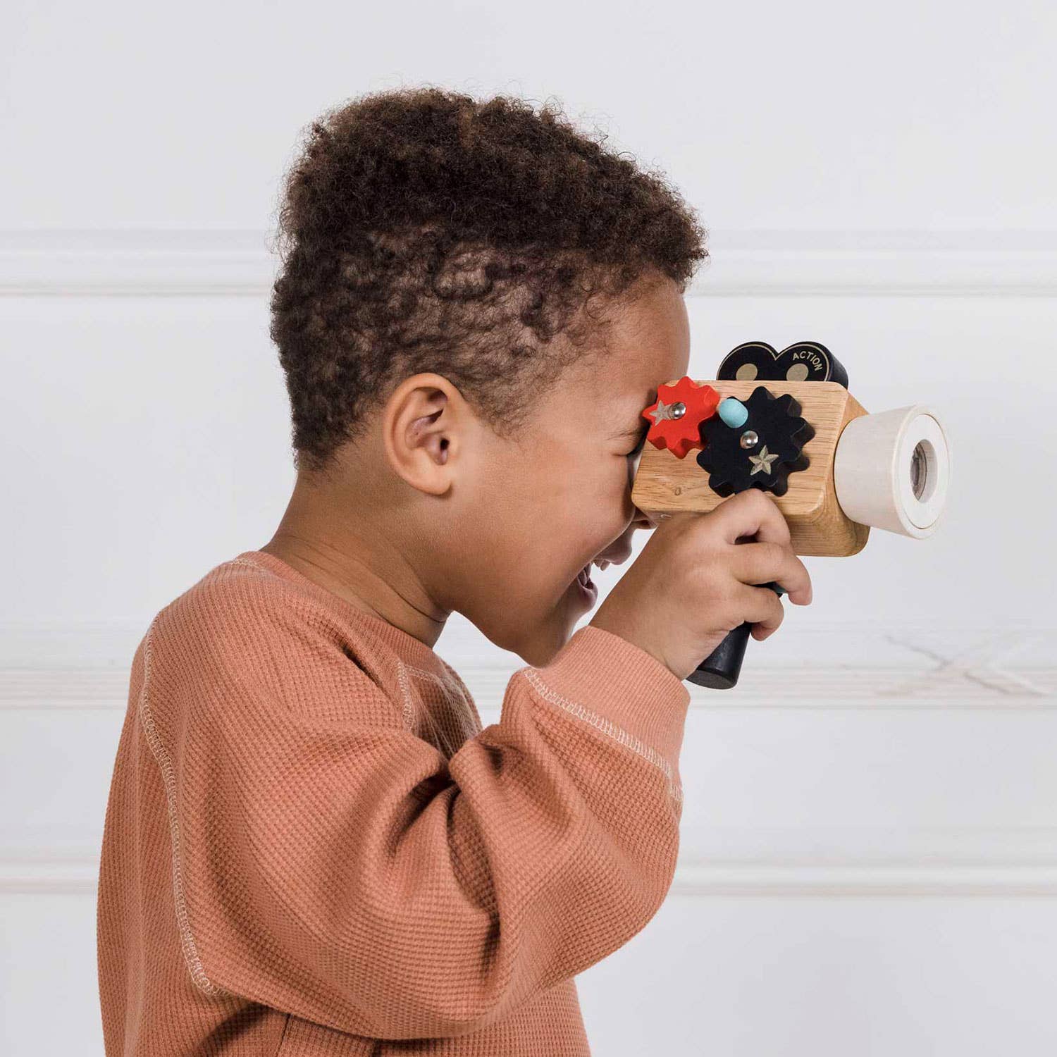 Caméra de cinéma hollywoodienne - Jeu de rôle éducatif enfant Le Toy Van Caméra de cinéma hollywoodienne - Jeu de rôle éducatif enfant myplayground