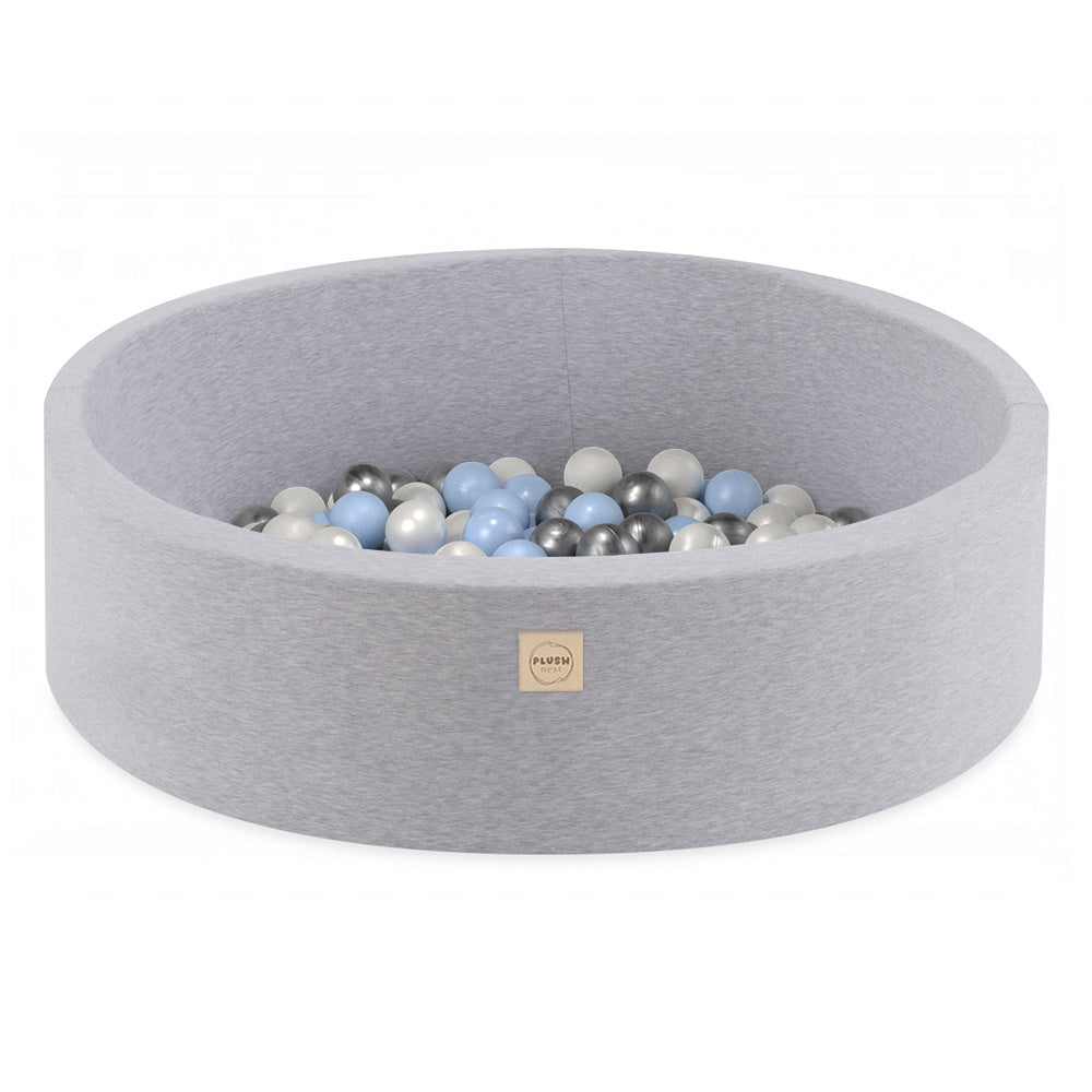 Piscine à balles - ronde 90x30 cm, gris clair en coton (+ 200 boules bleu clair, argent, perle) – Plush Nest Piscine à balles Misioo Piscine à balles coton gris clair 90x30 cm – Avec 200 balles – Plush Nest myplayground