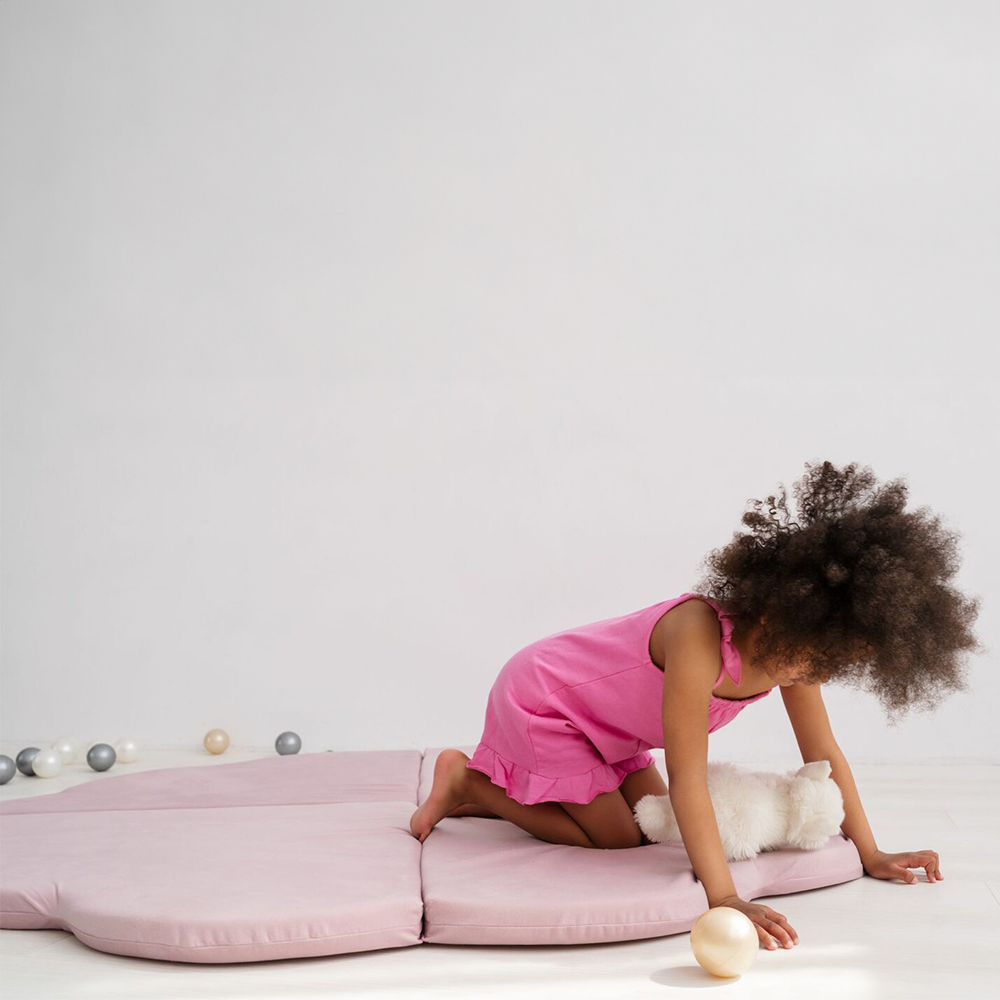 Tapis Fleur - 160x160x5 cm, velours rose, tapis de jeu - Plush Nest  Misioo  myplayground