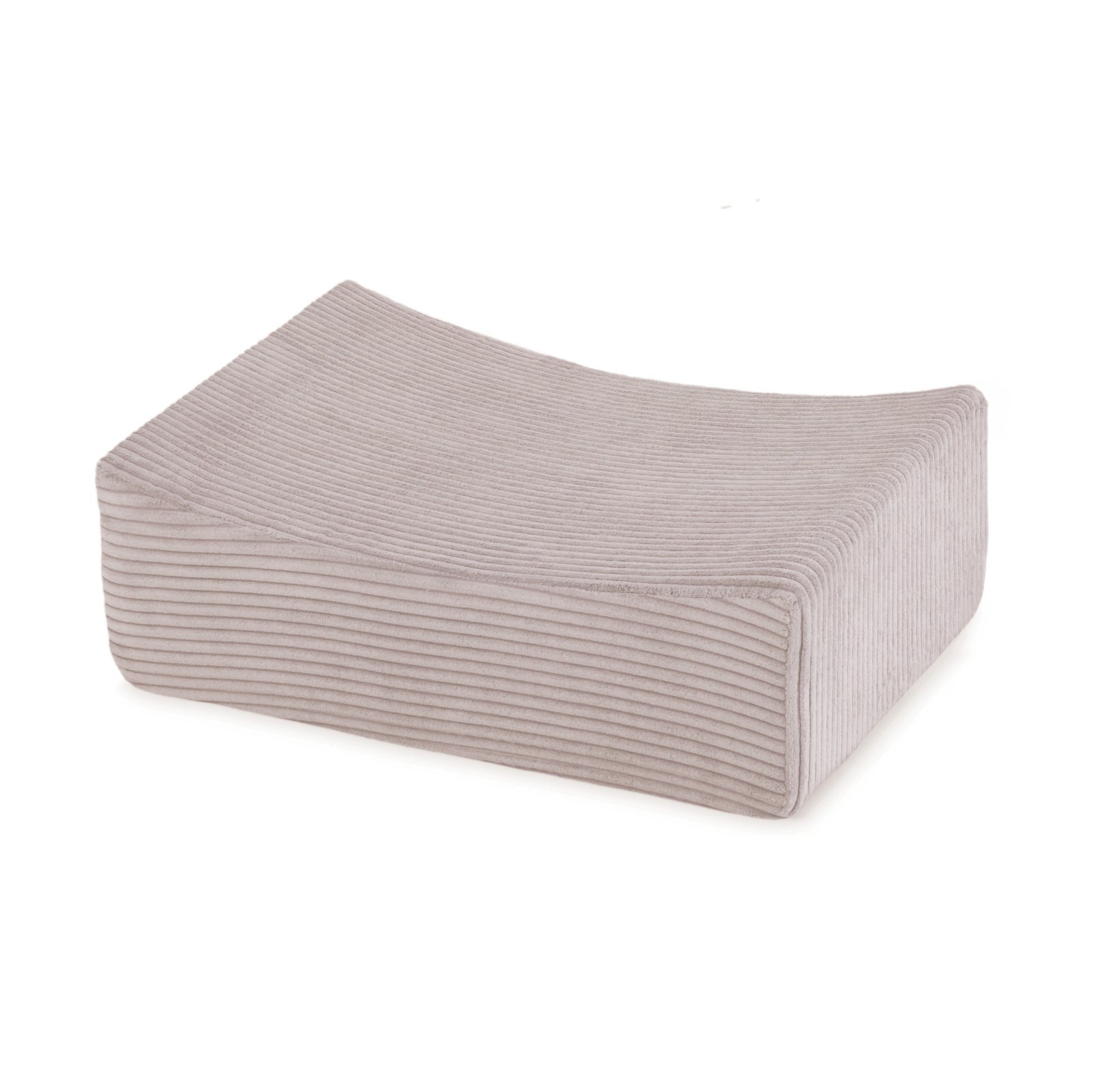Cube moelleux en velours côtelé rose clair, aux formes arrondies et douces, idéal pour s’asseoir, grimper ou inventer mille histoires dans un décor de rêve