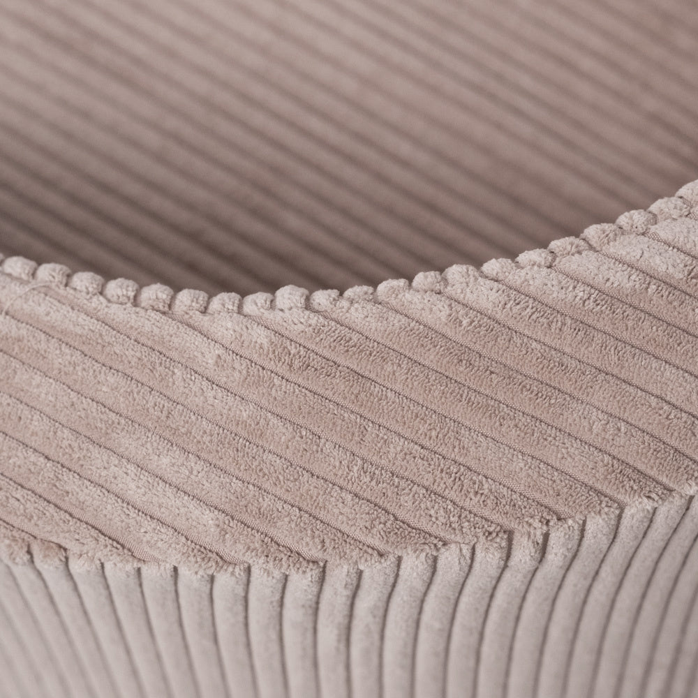 Velours côtelé premium, effet doux et confortable, parfait pour se détendre sur un pouf.