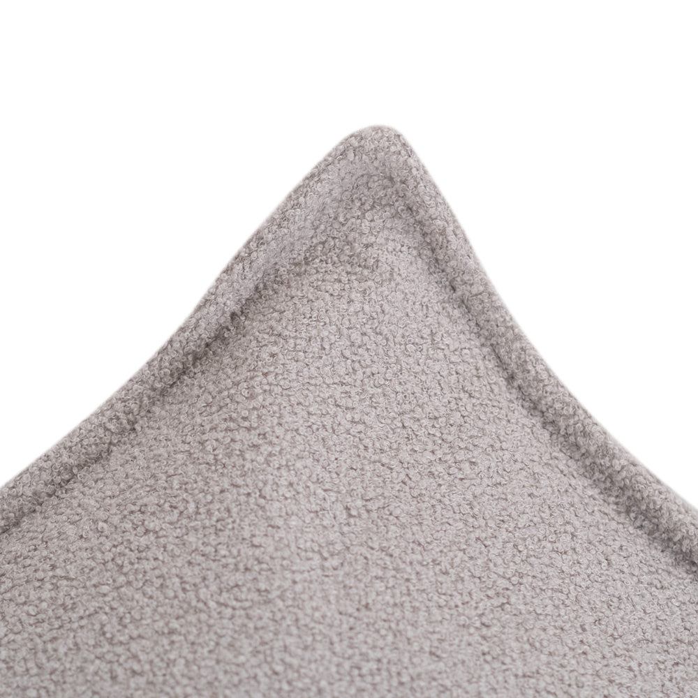 Carrée, parfaite comme coussin de sol ou de siège