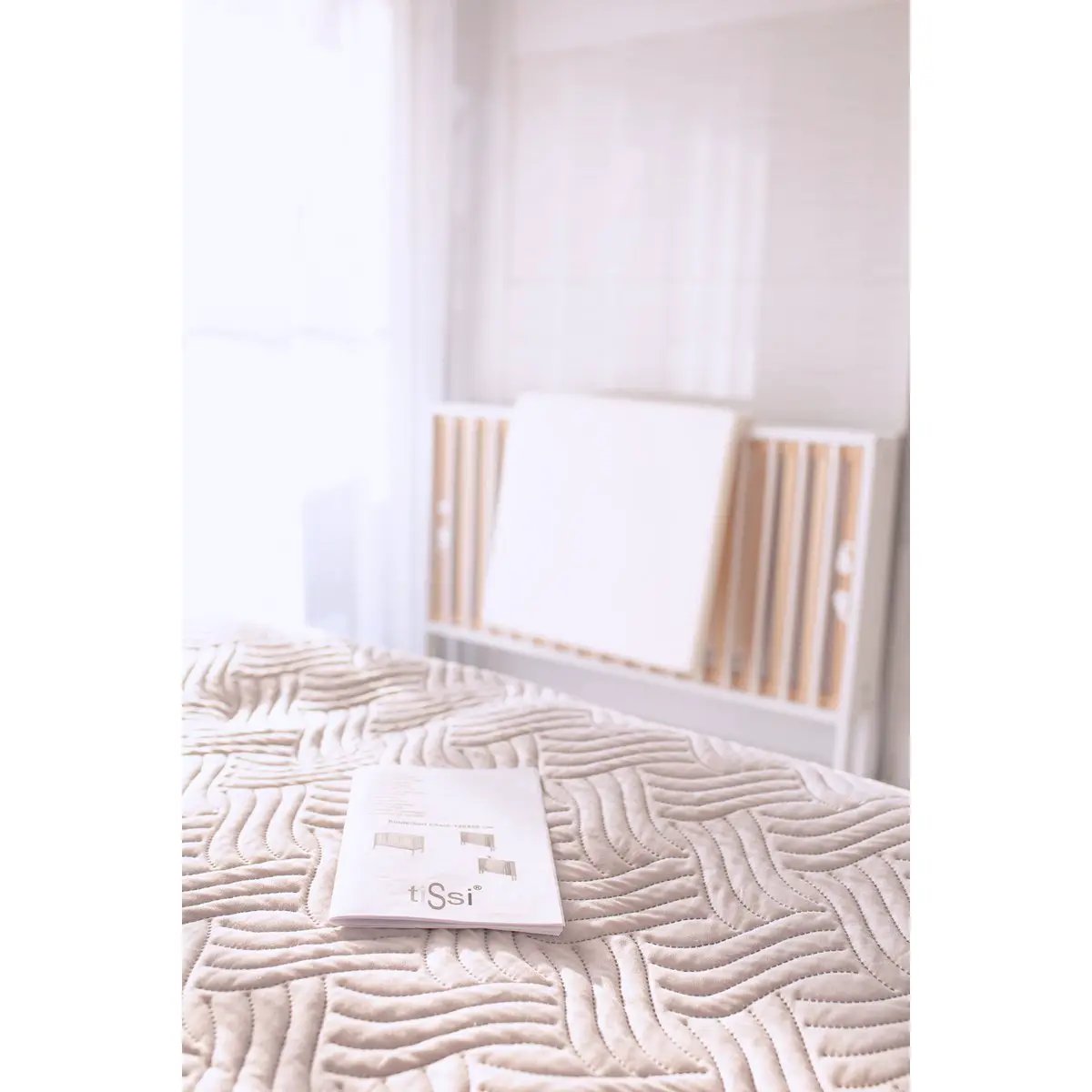 Lit de voyage pliant Jori en hêtre blanc, 120x60 cm – tiSsi – vue 5