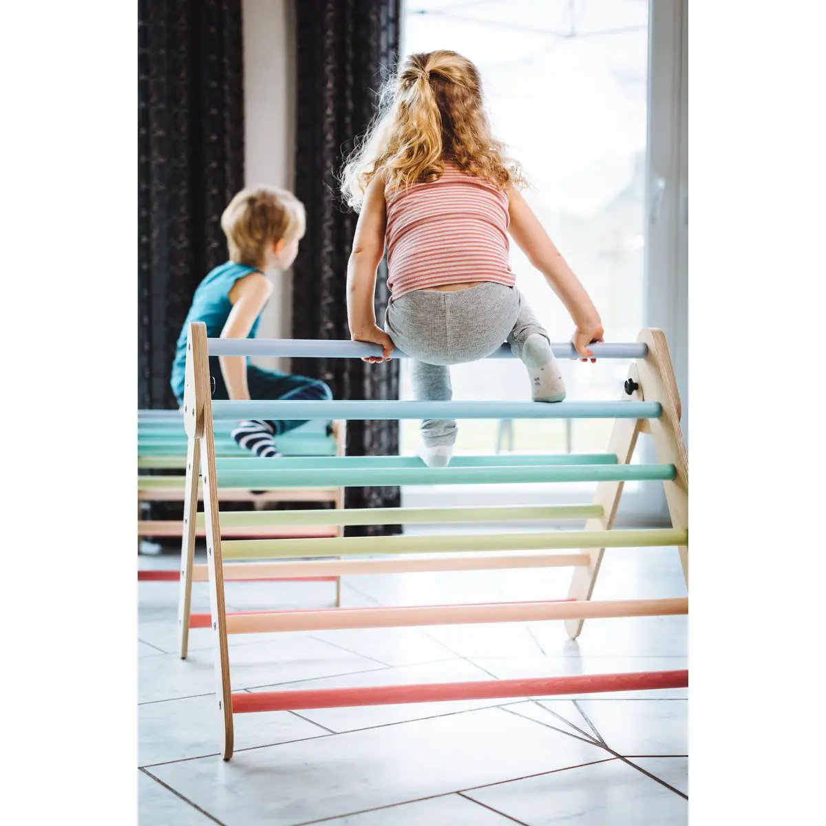 Triangle de Pikler pastel multicolore – tiSsi – vue 9