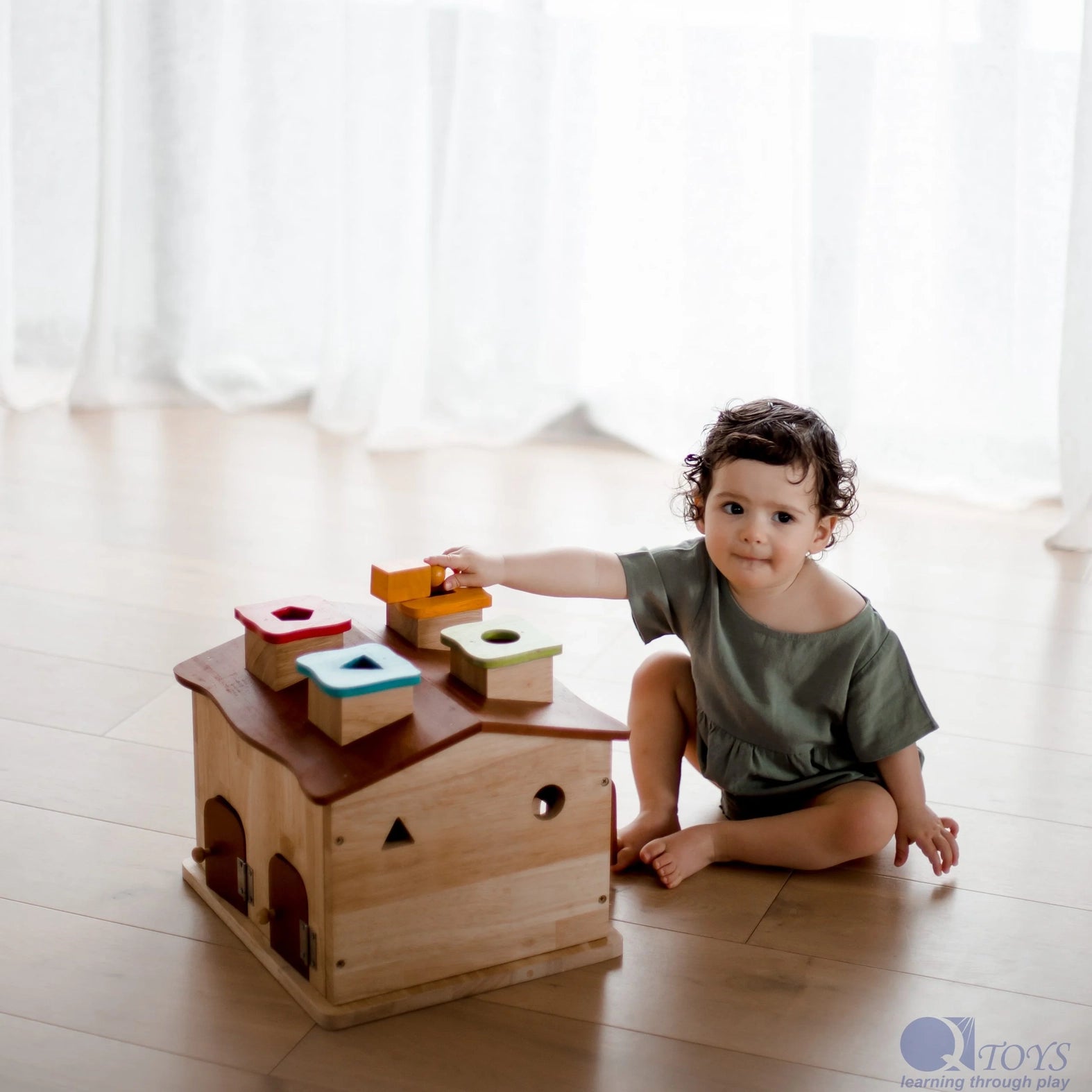 Chalet de tri et maison de jeux QToys USA Chalet de tri et maison de jeux myplayground