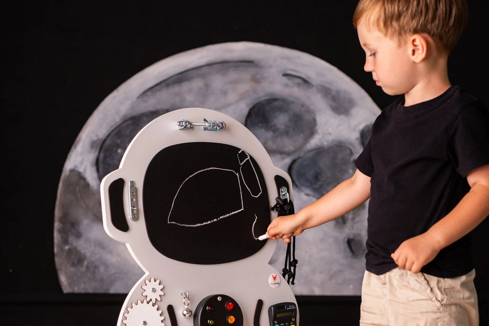 Astronaute Busy Board - Planche sensorielle - Jeu de motricite fine pour enfant (3 ans et +) FoxyFamily Astronaute Busy Board - Planche sensorielle - Jeu de motricite fine pour enfant (3 ans et +) myplayground
