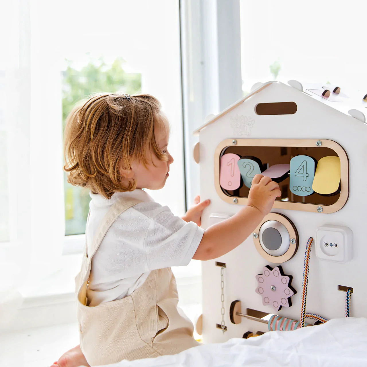Maisonnette Éducative blanche - pastel, édition limitée, Bois Natura, 12 à 18 mois - BusyKids BusyKids myplayground
