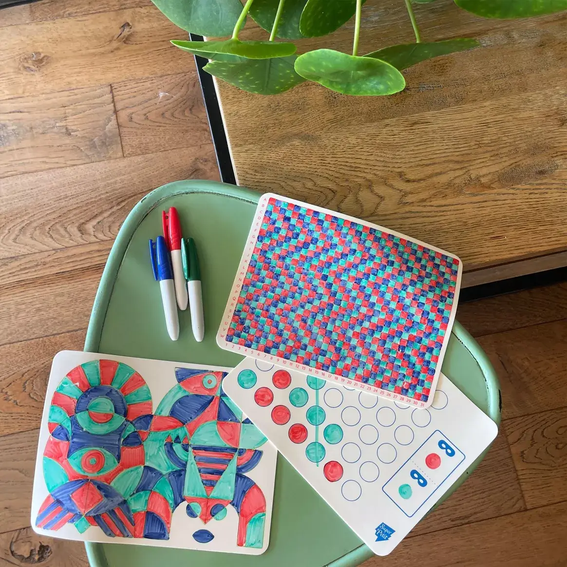 Jeux de voyage: 6 jeux nomades effaçables pour s’amuser à l’infini ! - SuperPetit by SuperPetit