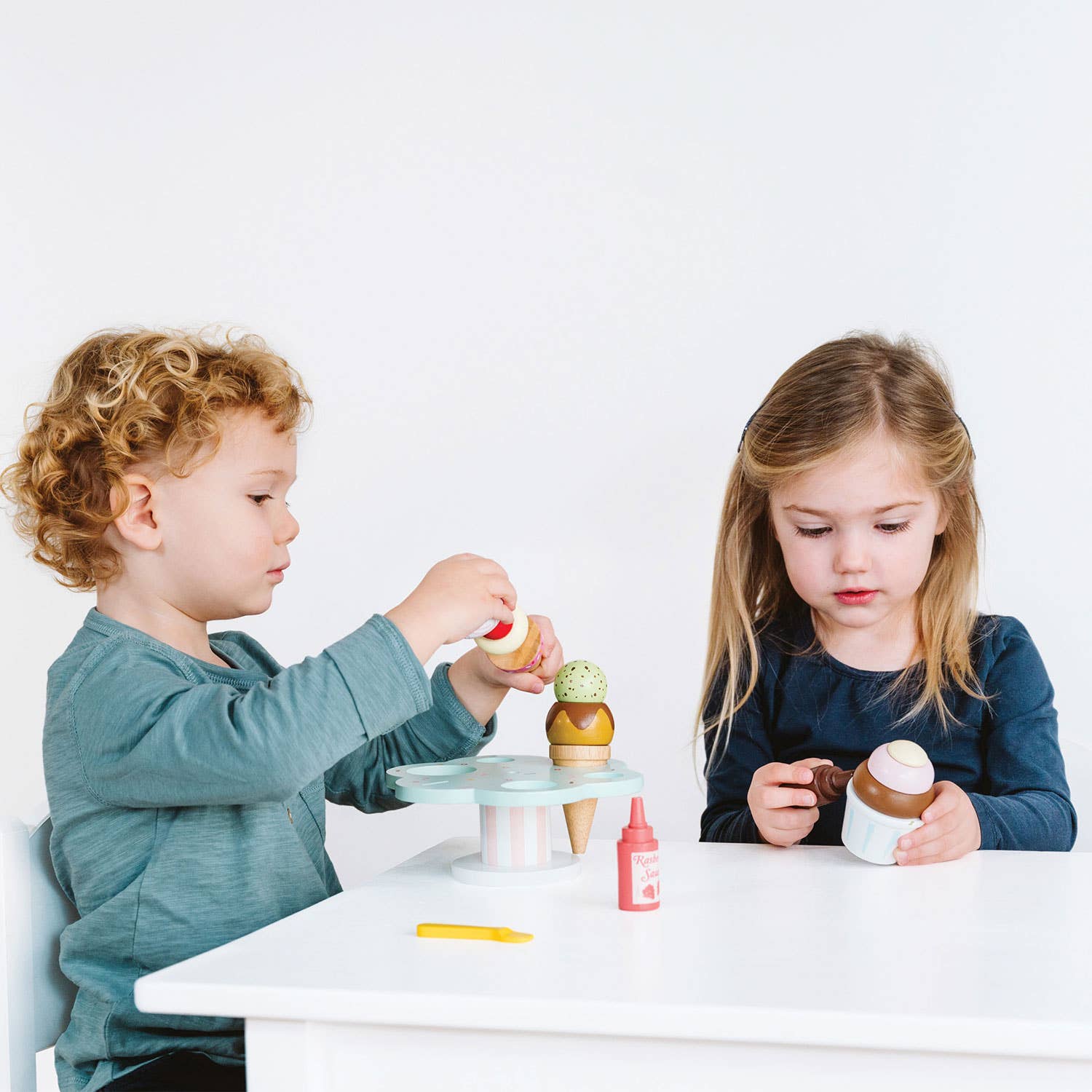 Stand de glaces Carlos - Jeu sensoriel enfant ( 2 ans et + ) by Le Toy Van