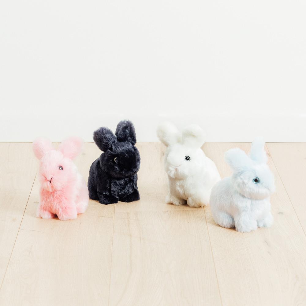Ma peluche Lapin Léon - La Pelucherie by La Pelucherie
