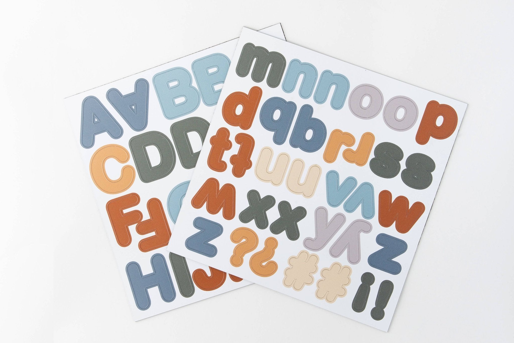 Lettres magnétiques - bleu caramel - lot de 125 magnets - myplayground