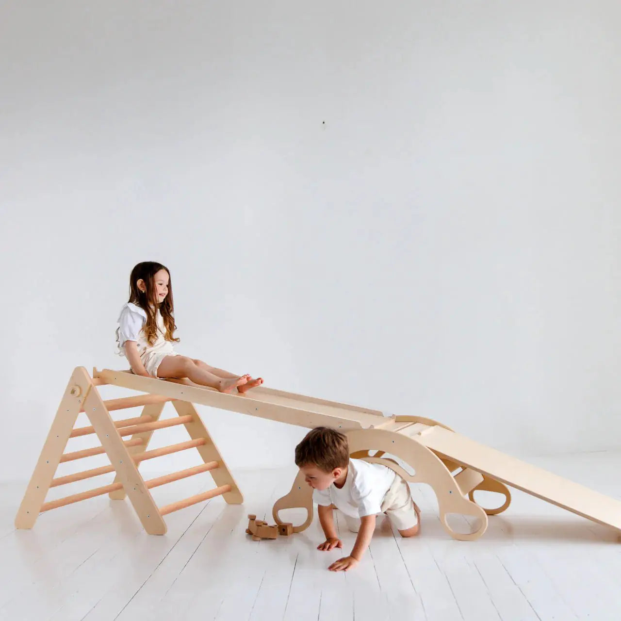 Ensemble triangle Pikler + 2 planches à Double Face + Bascule d’Équilibre - nature, bois brut (non verni), 12 à 18 mois - BusyKids by BusyKids