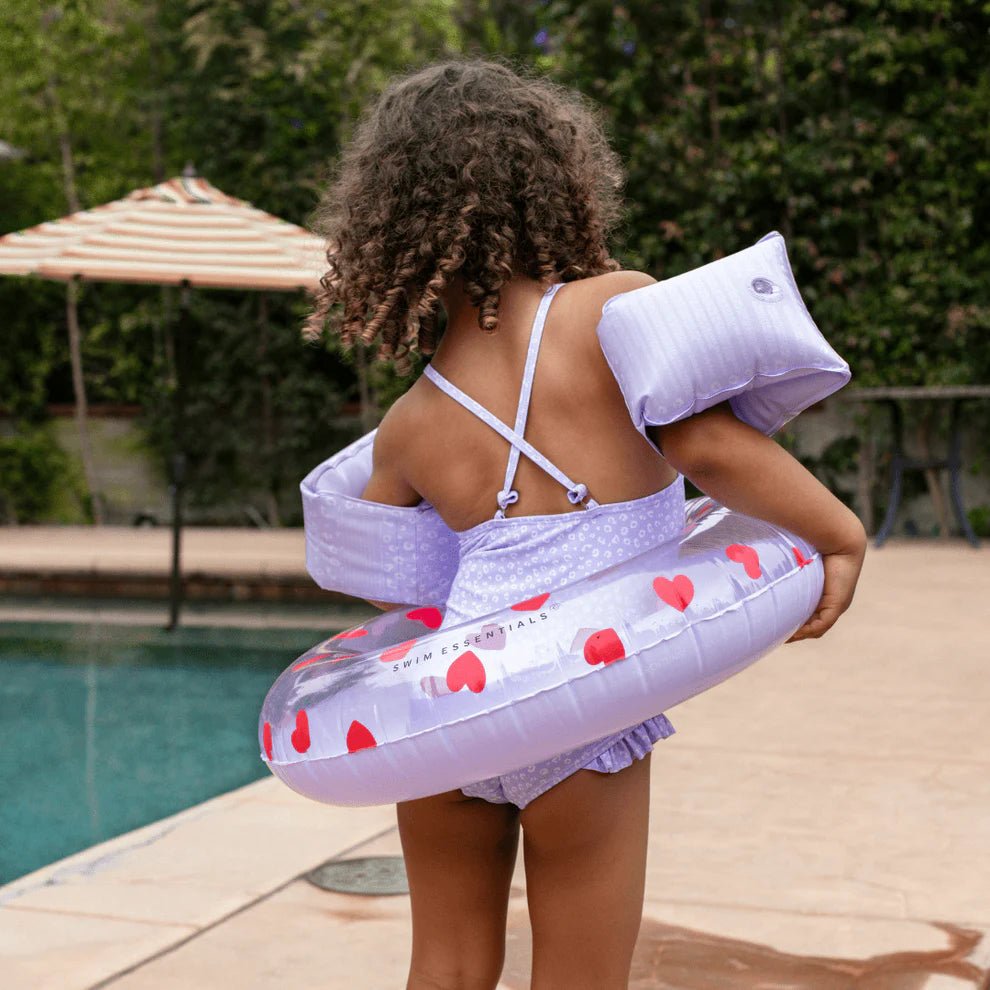 Bouée gonflable - Lila avec imprimés coeurs rouge, piscine - Swim essentials - myplayground