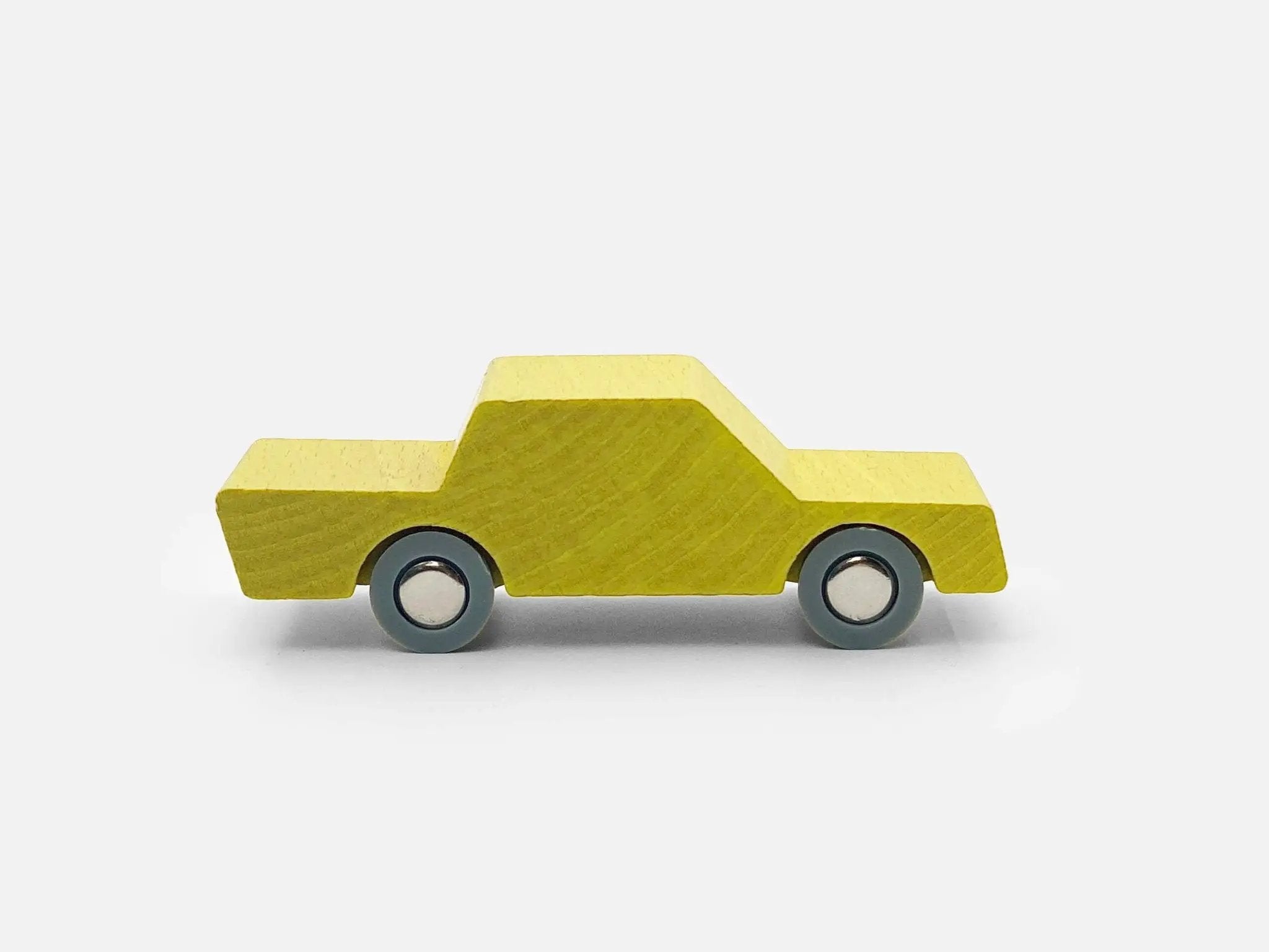 Petite voiture en bois, va-et-vient, jaune by Waytoplay Toys - The Netherlands