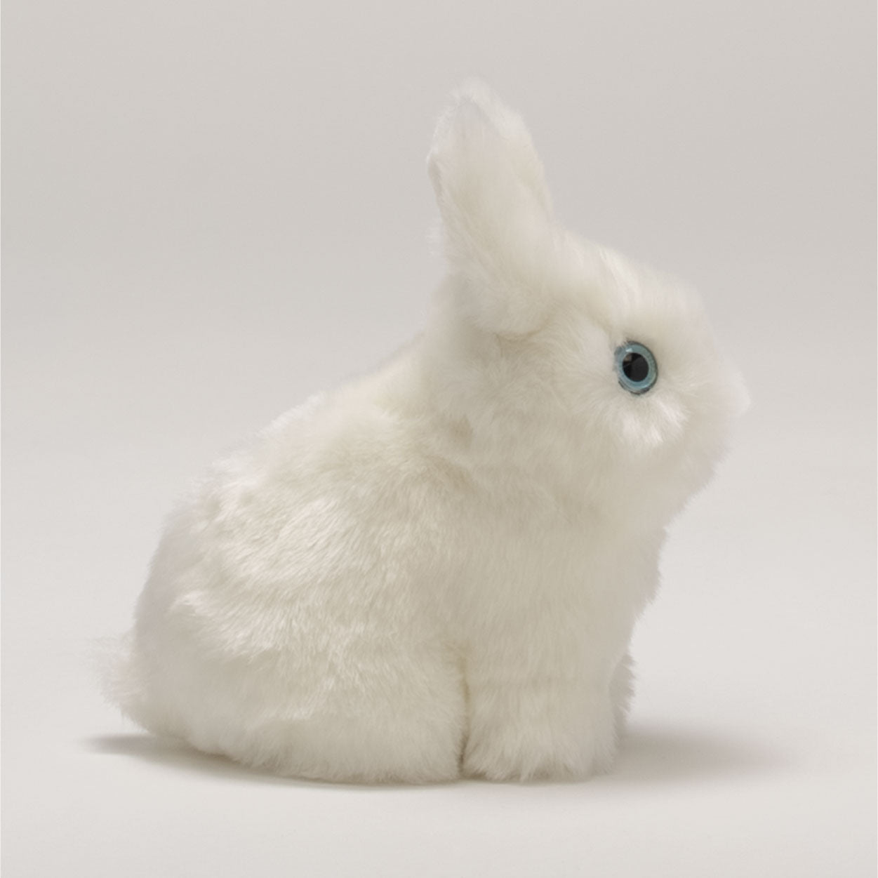 Ma peluche Lapin Léon - La Pelucherie by La Pelucherie