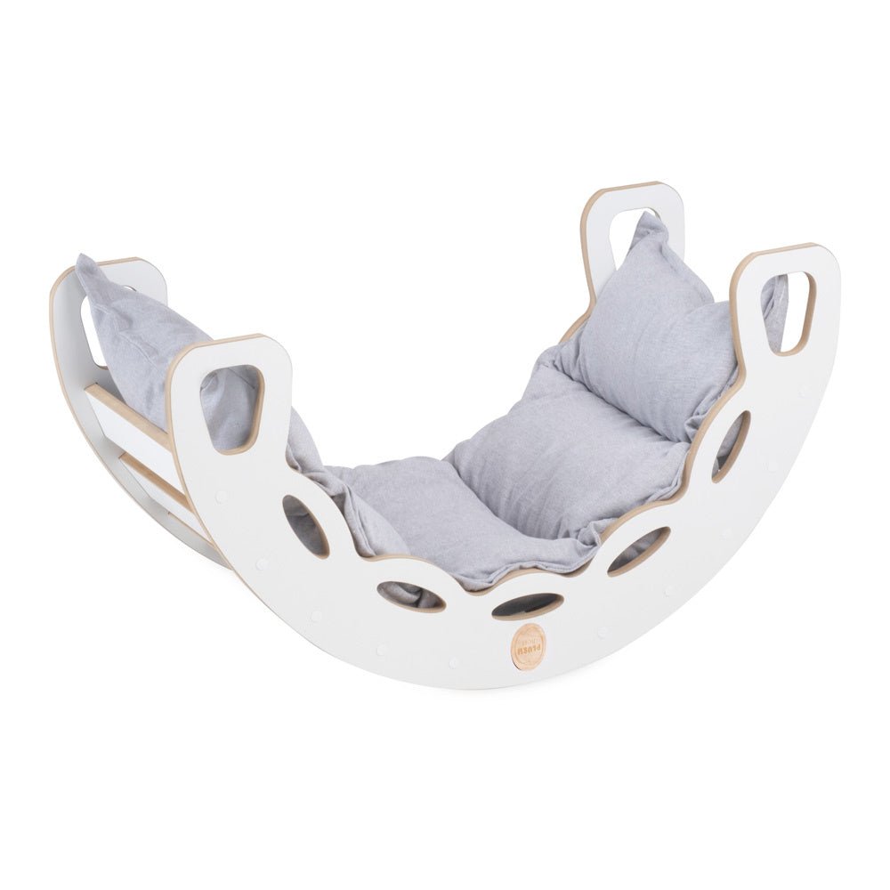 Bascule 4 en 1 - bois blanc, avec mur d’escalade, toboggan et coussin en velours gris clair, motricité - Plush nest - myplayground