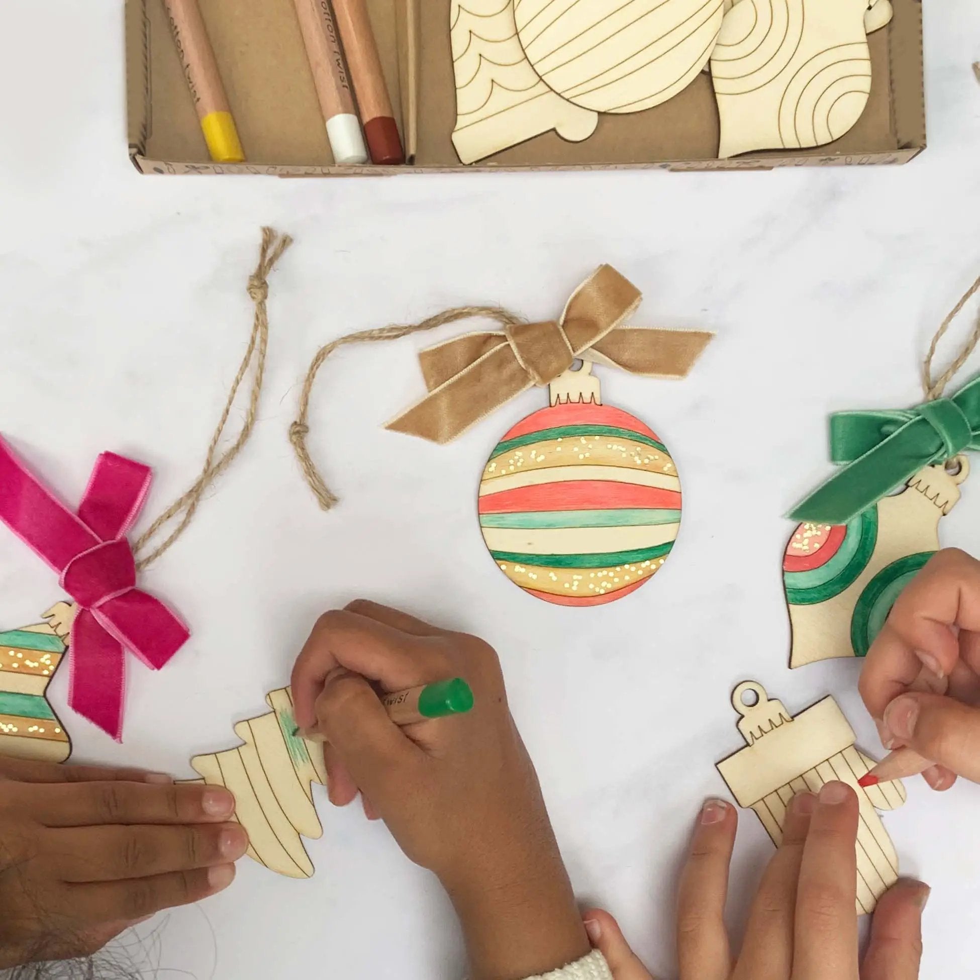 Kit de bricolage pour décorations de Noël à paillettes by Cotton Twist