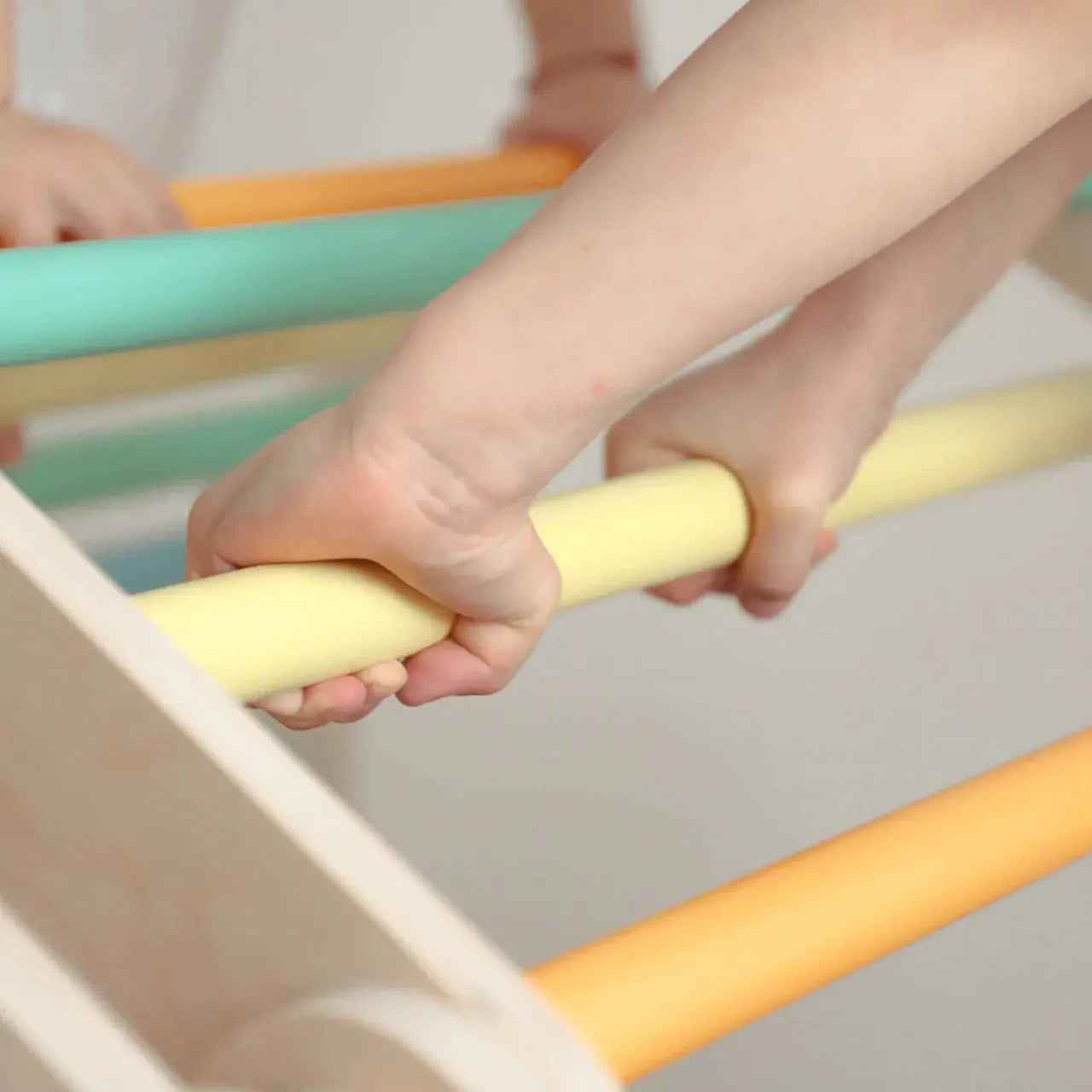 Ensemble d’escalade (set S) - arc-en-ciel, bois brut (non verni), 18 à 24 mois - BusyKids by BusyKids