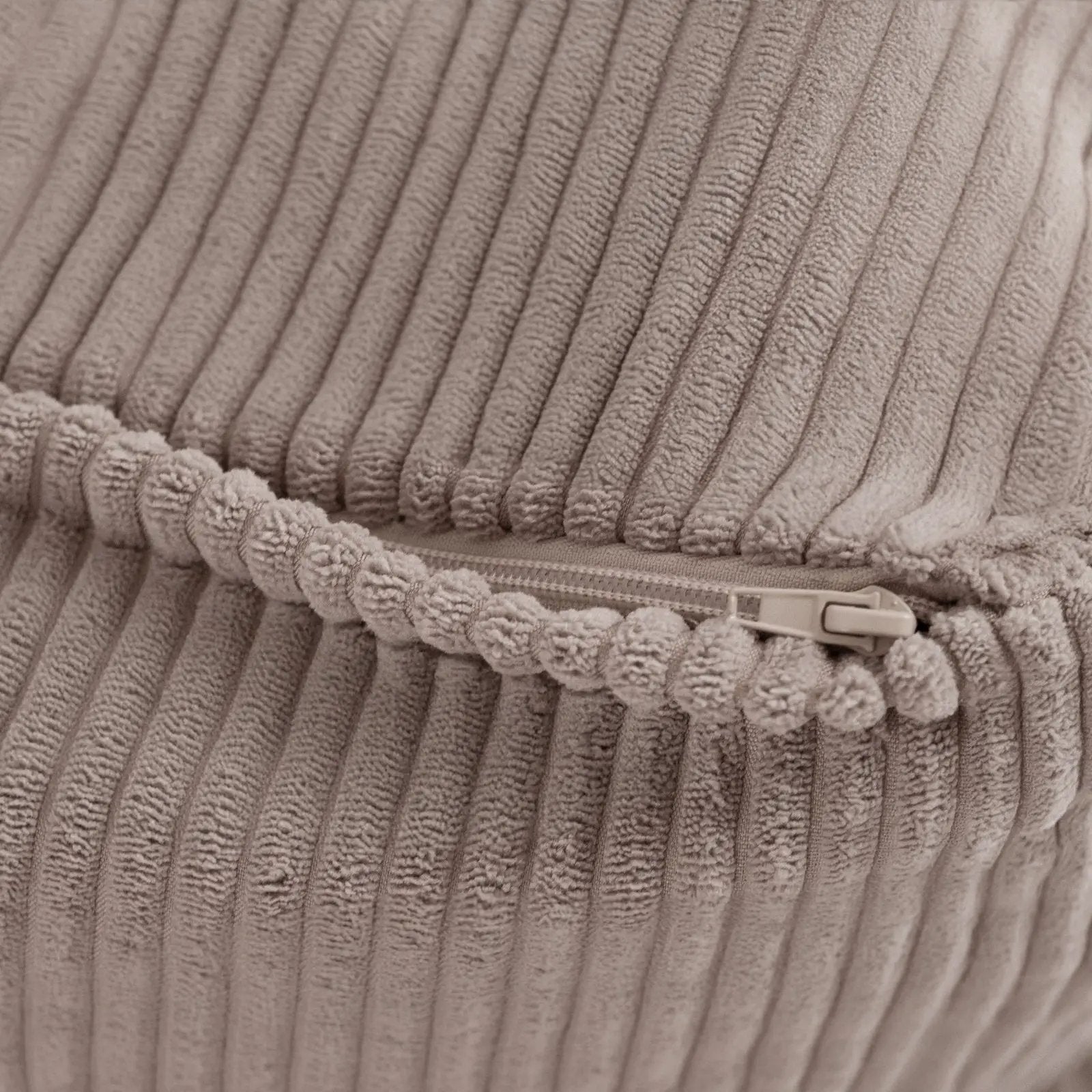 Fauteuil carré Puffy - 77x67x50, beige velours côtelé, pouf - Plush Nest by Misioo
