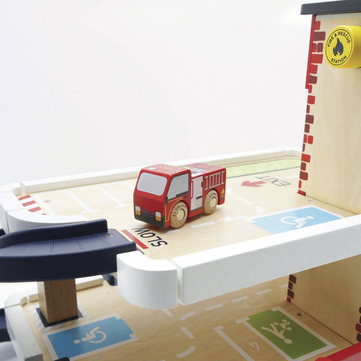 Garage d'incendie et de secours - Jeu de rôle éducatif enfant by Le Toy Van