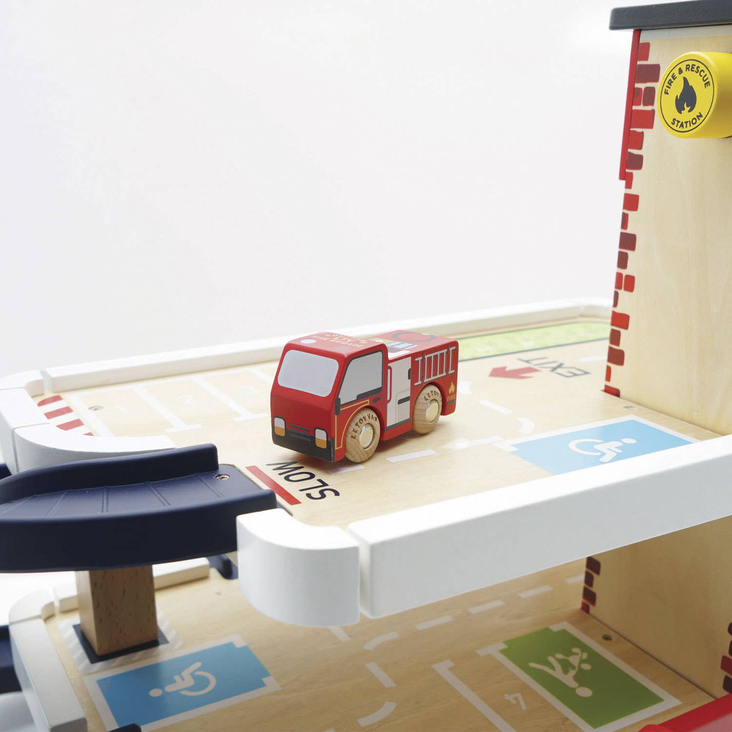 Garage d'incendie et de secours - Jeu de rôle éducatif enfant - myplayground