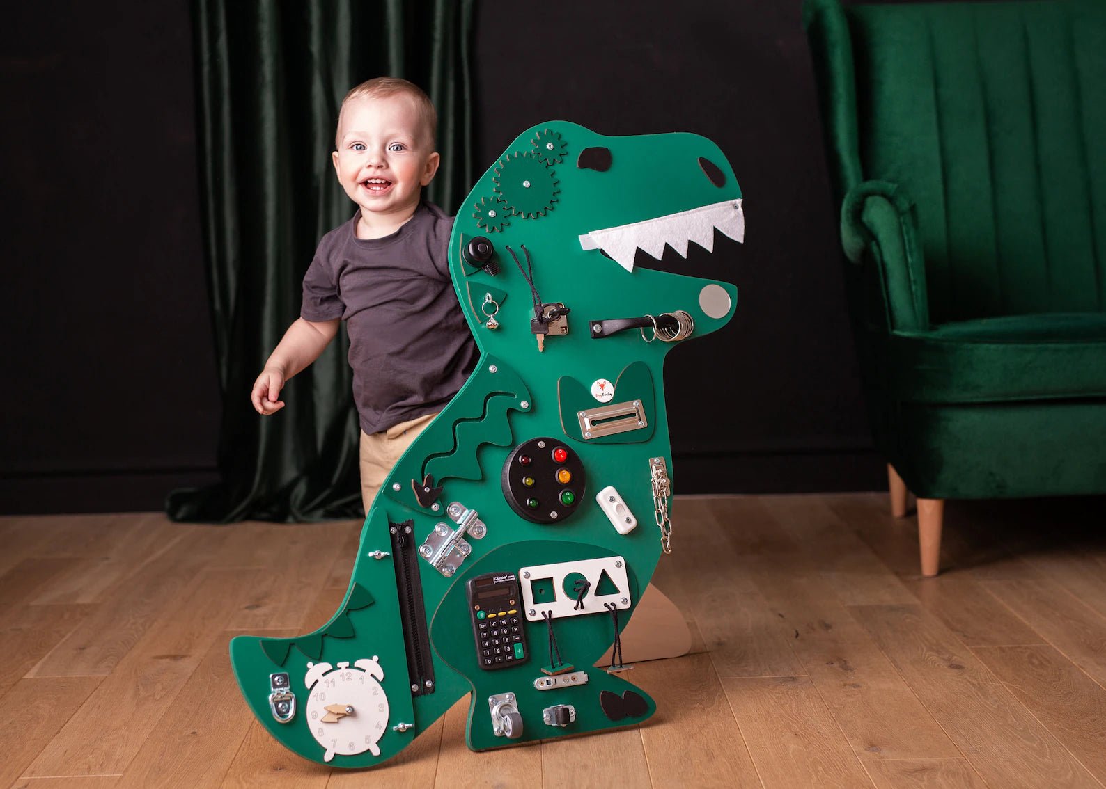 Kosma dinosaure Busy Board - Planche sensorielle - Jeu de motricite fine ( 3 ans et + ) - myplayground